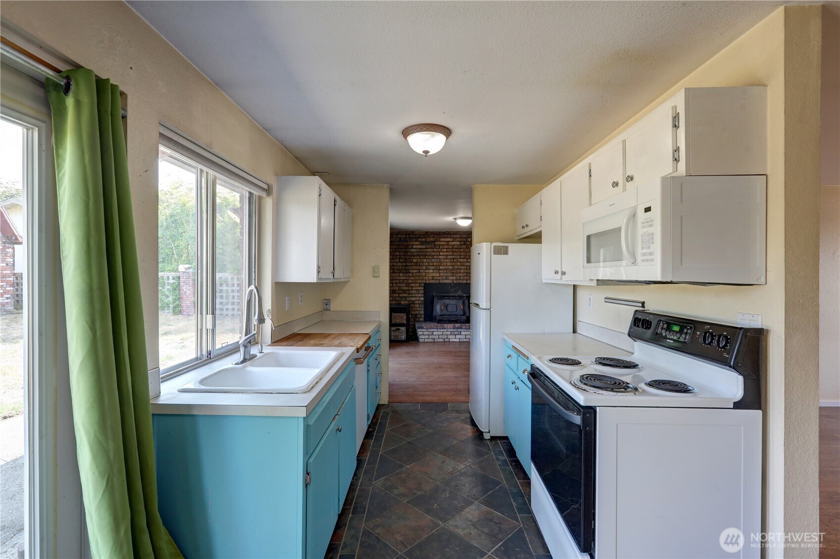 1705 19th Dr Property Photo 3