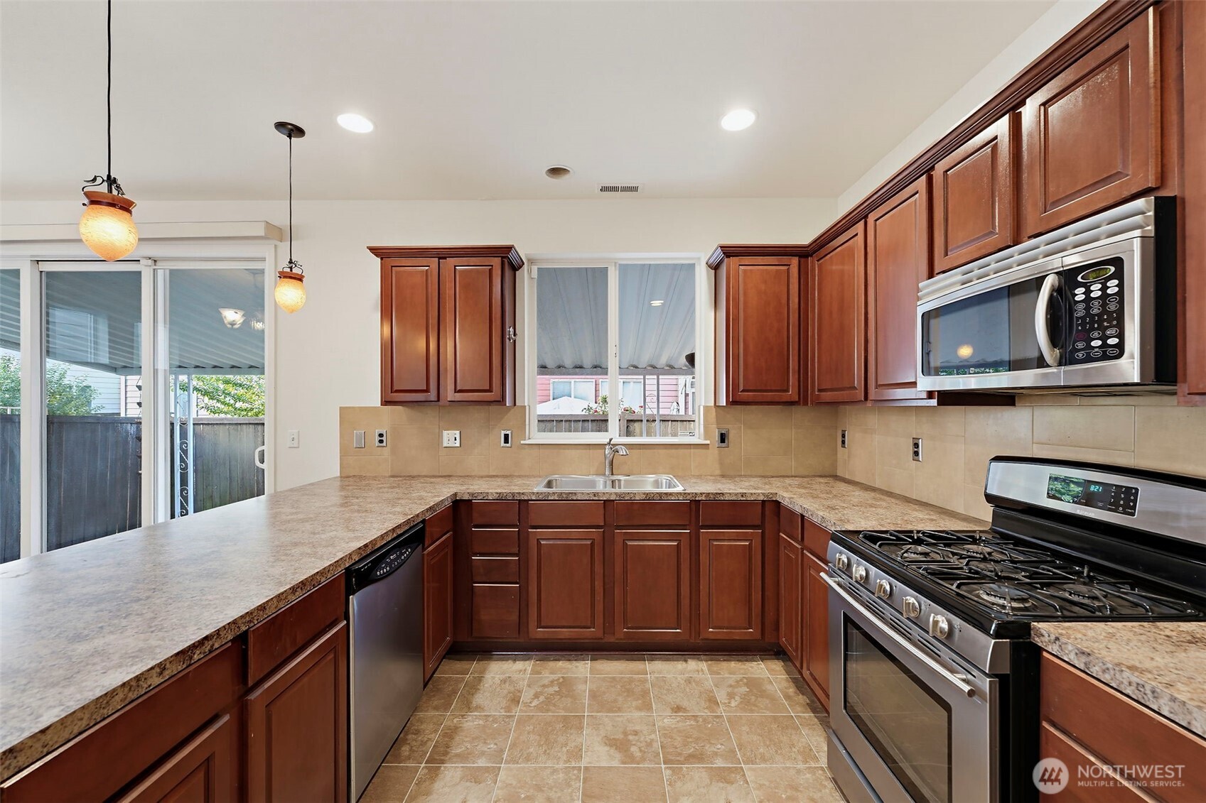 6072 Park Street Property Photo 4
