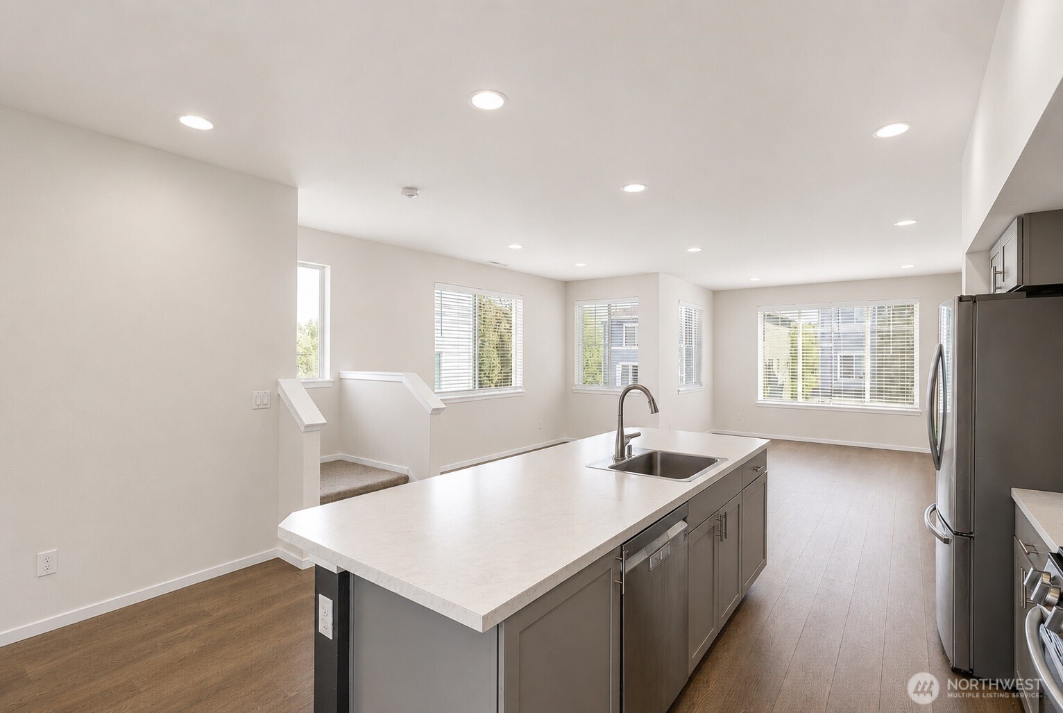 826 Nw Highgarden Drive Property Photo 3