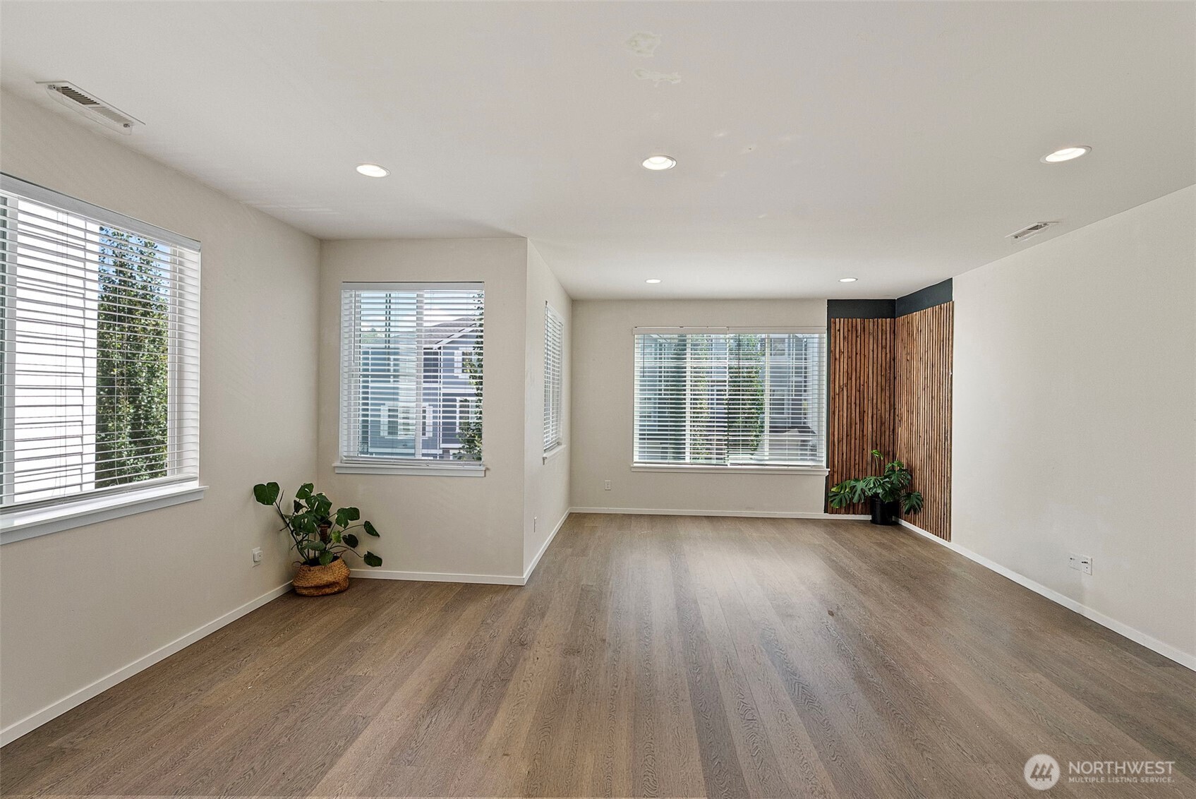 826 Nw Highgarden Drive Property Photo 8