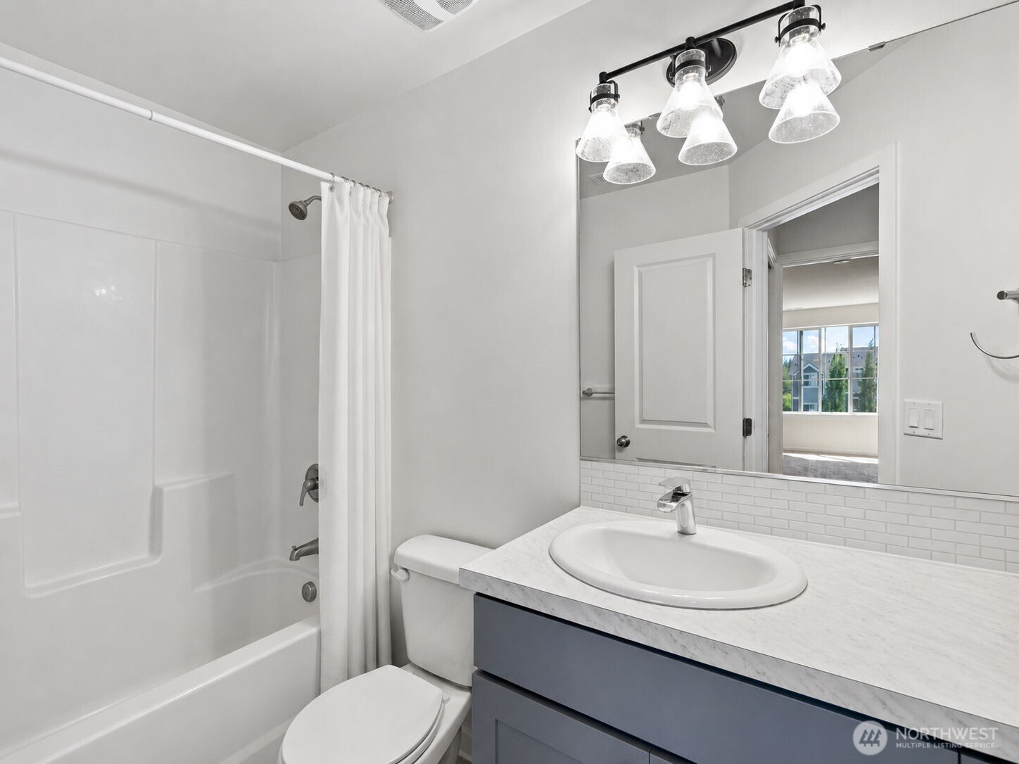 826 Nw Highgarden Drive Property Photo 15