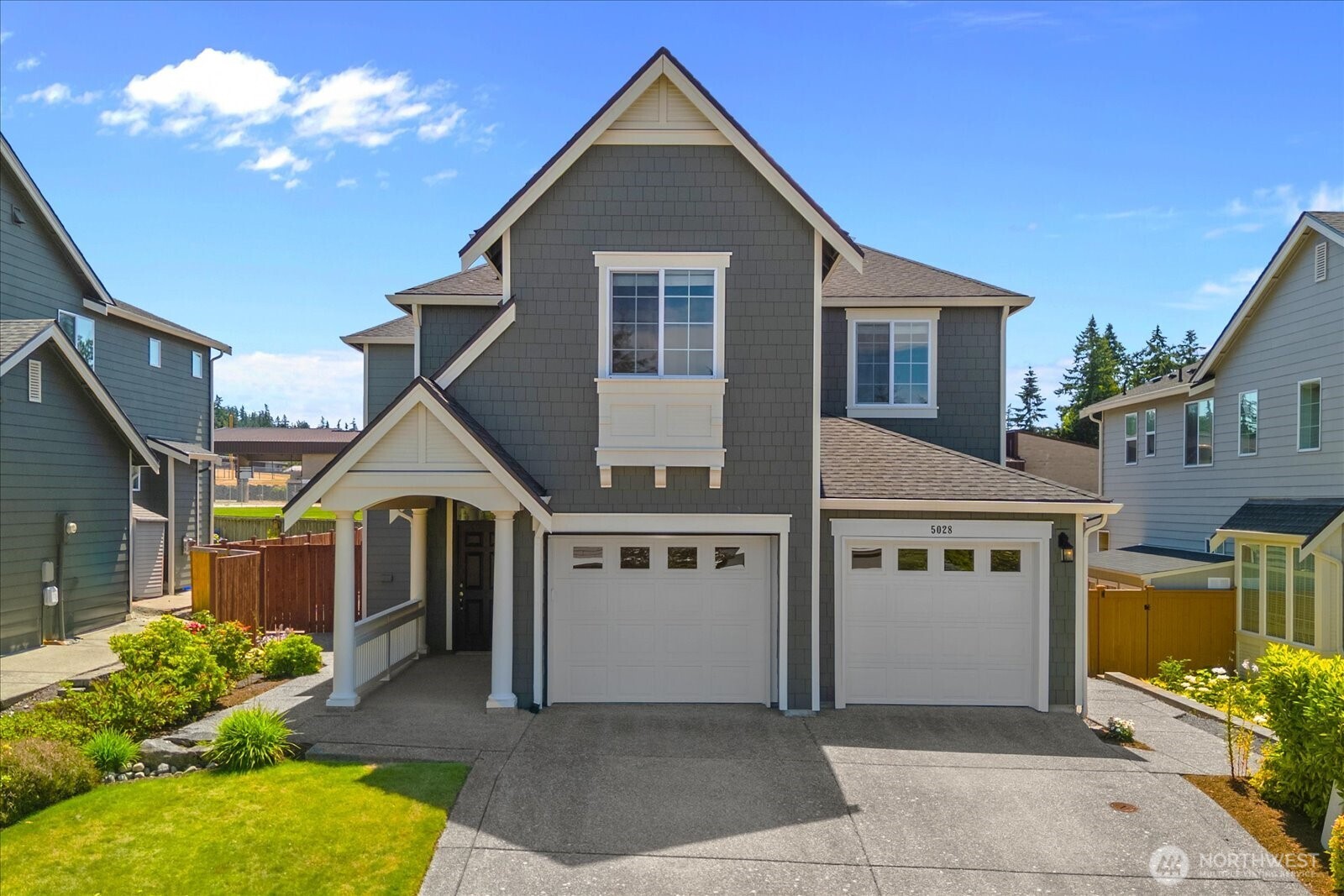 5028 70th Place Property Photo 3