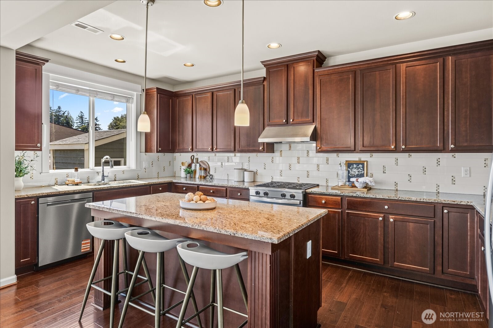 5028 70th Place Property Photo 10