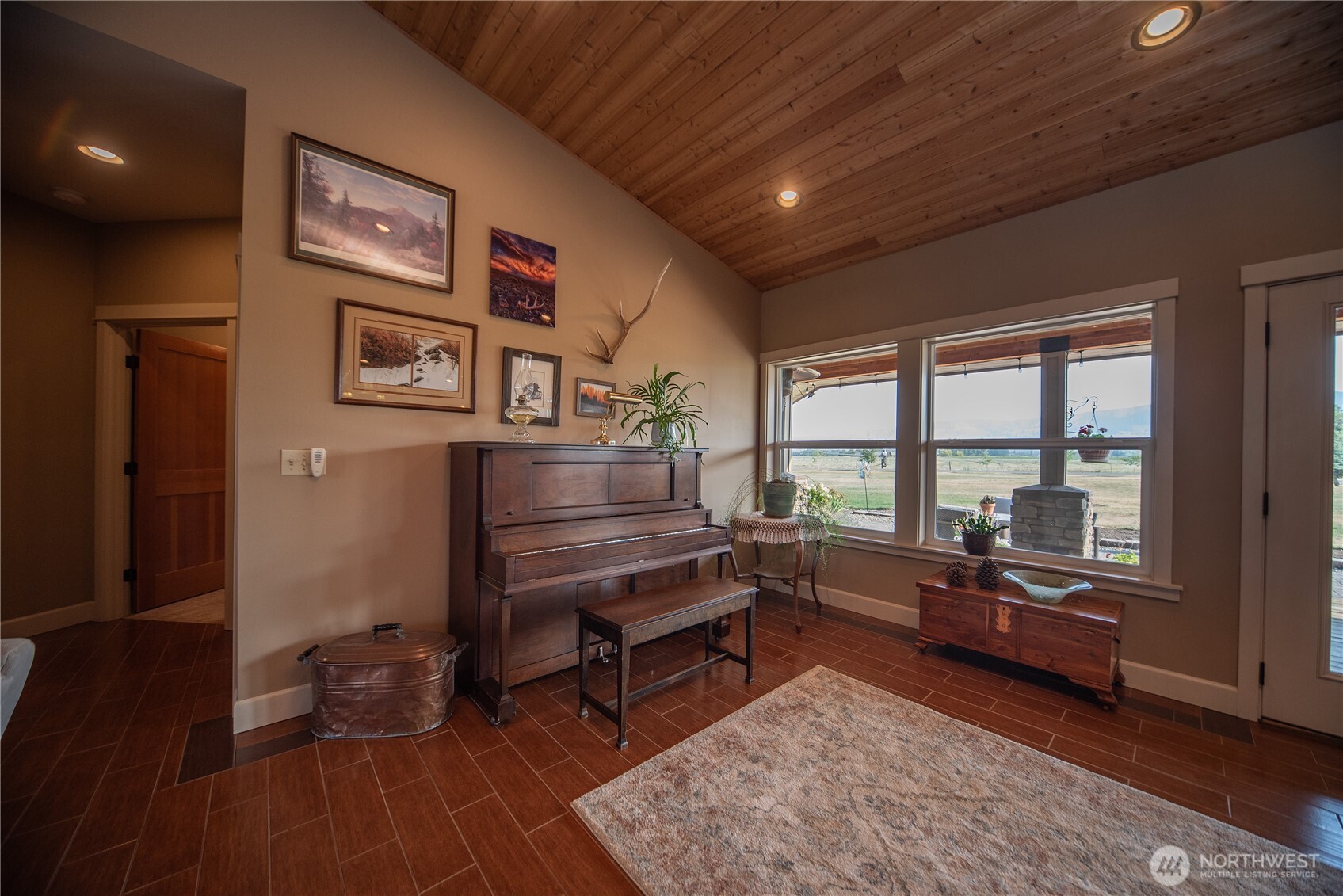 631 Radiant View Drive Property Photo 8