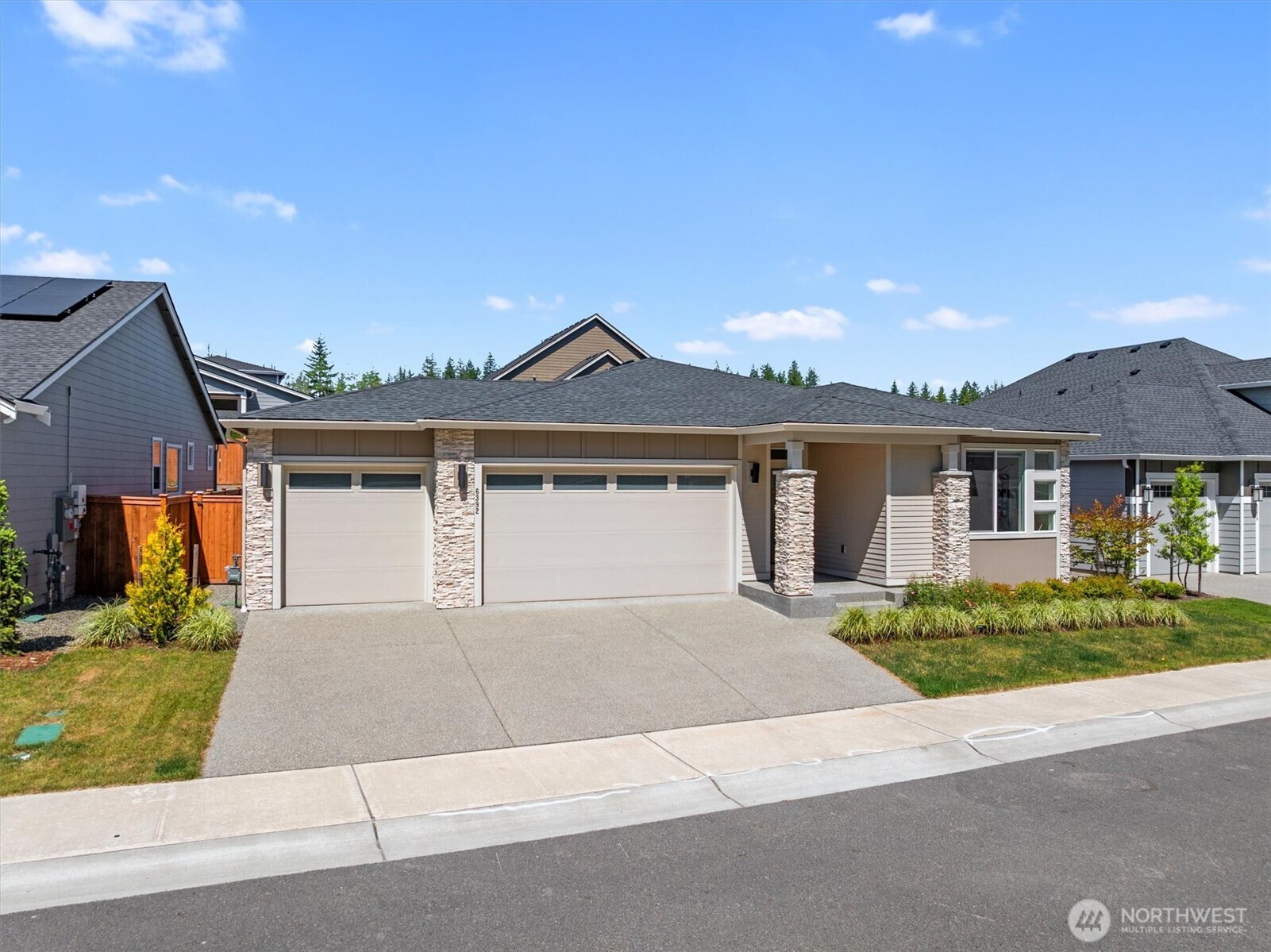 6392 Great Glen Road Property Photo 1