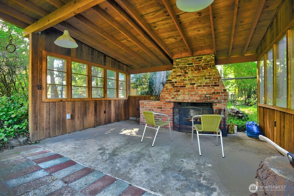 11907 103rd Avenue Property Photo 3