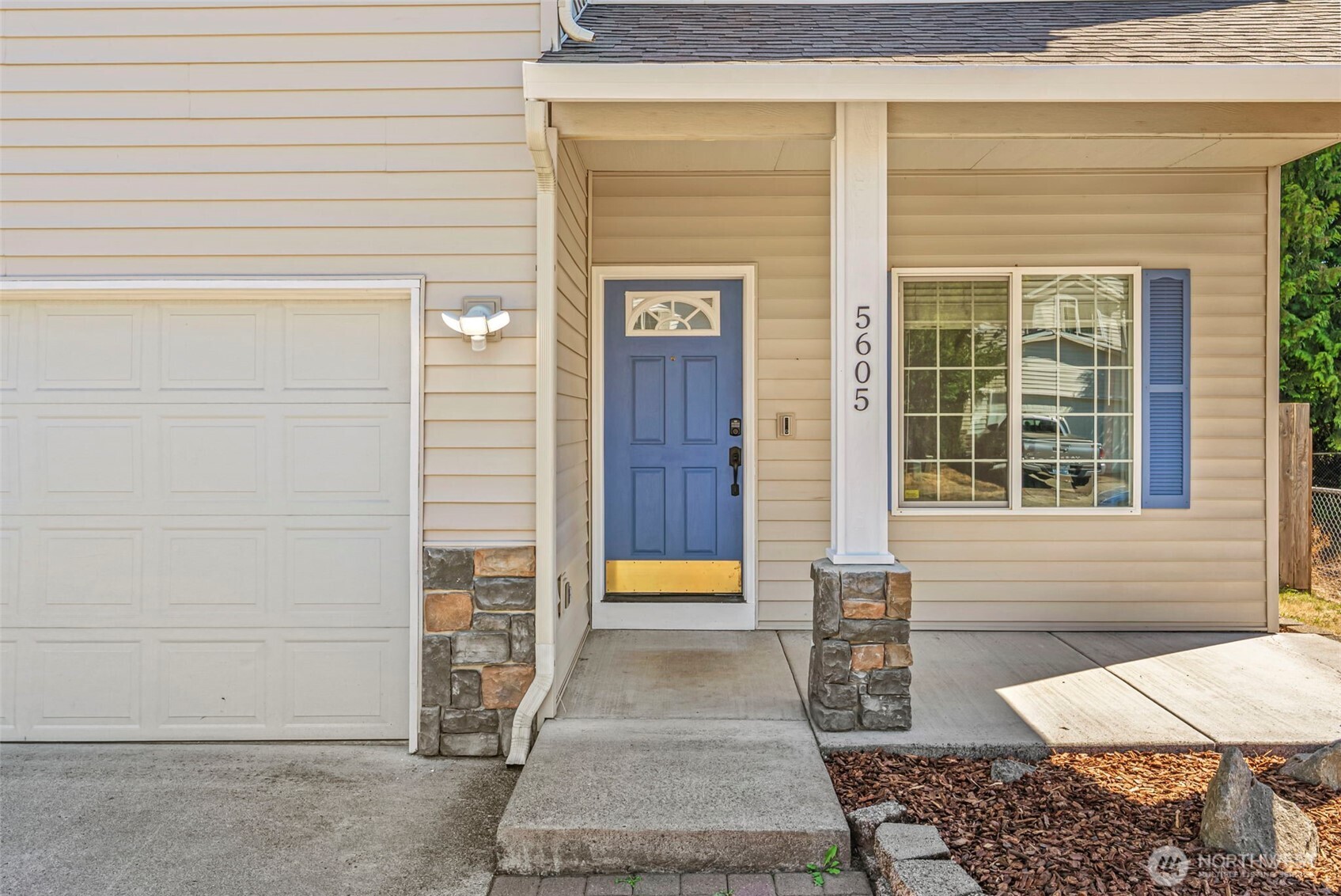 5605 Ne 55th Circle Property Photo 1