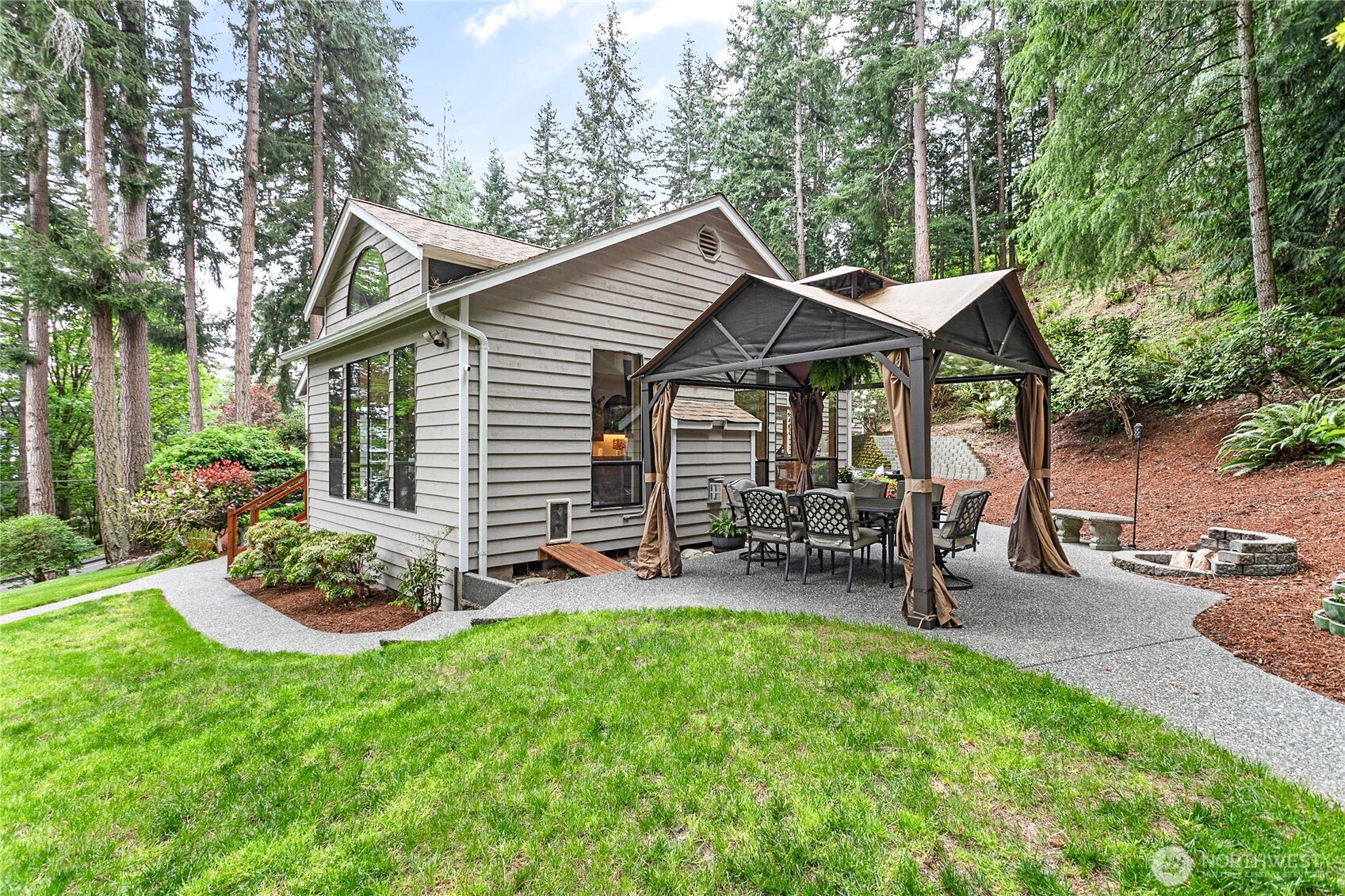 2336 Northshore Road Property Photo 4