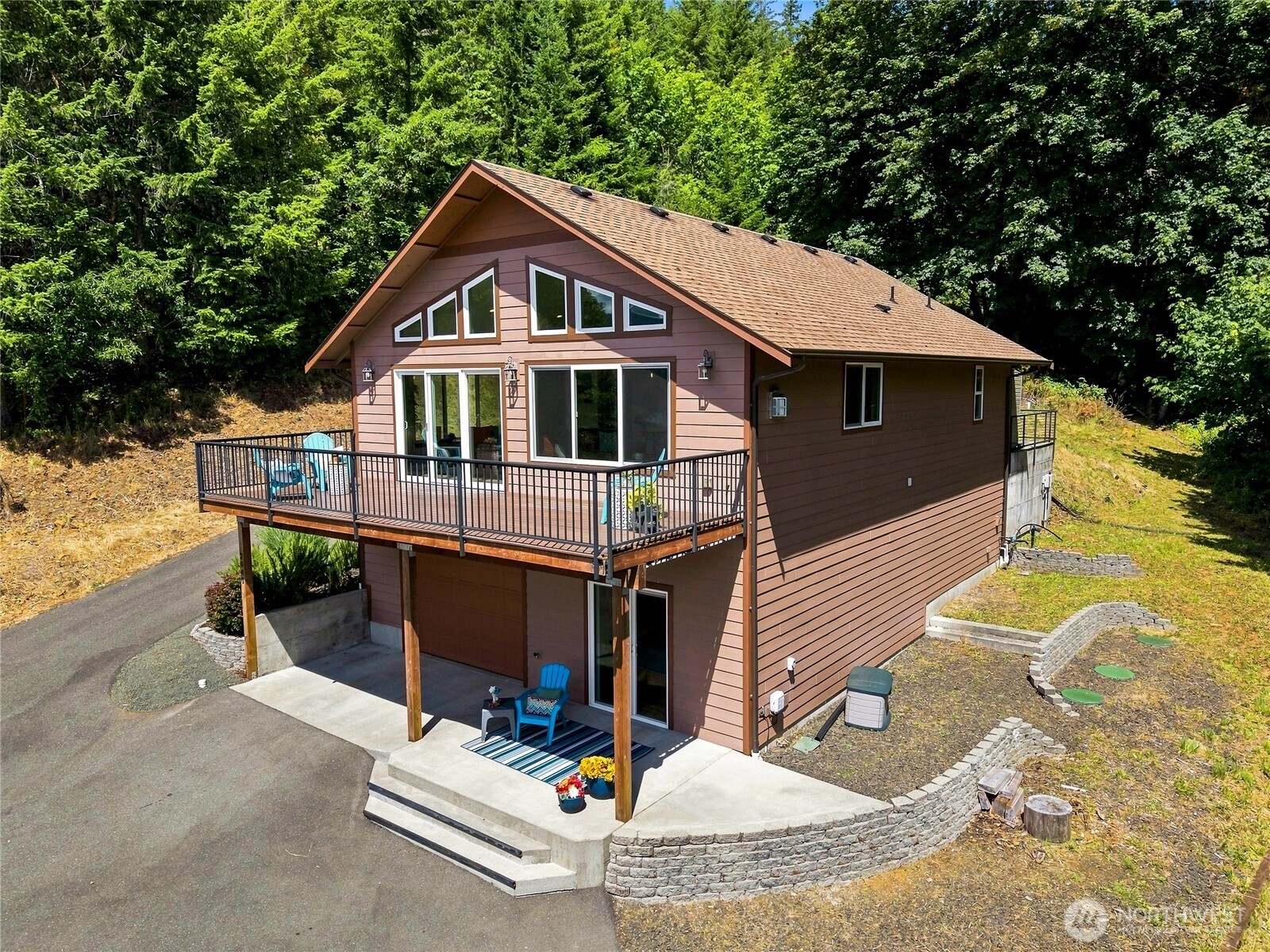 2040 Summit Lake Shore Road Property Photo 4