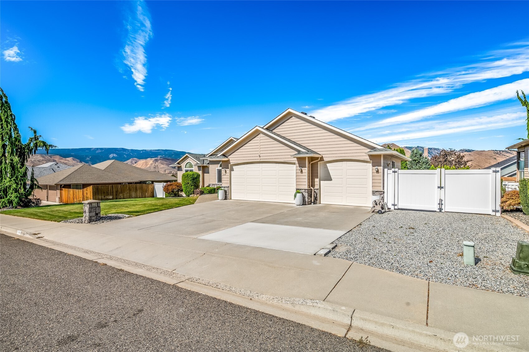 1544 Harrington Lane Property Photo 4