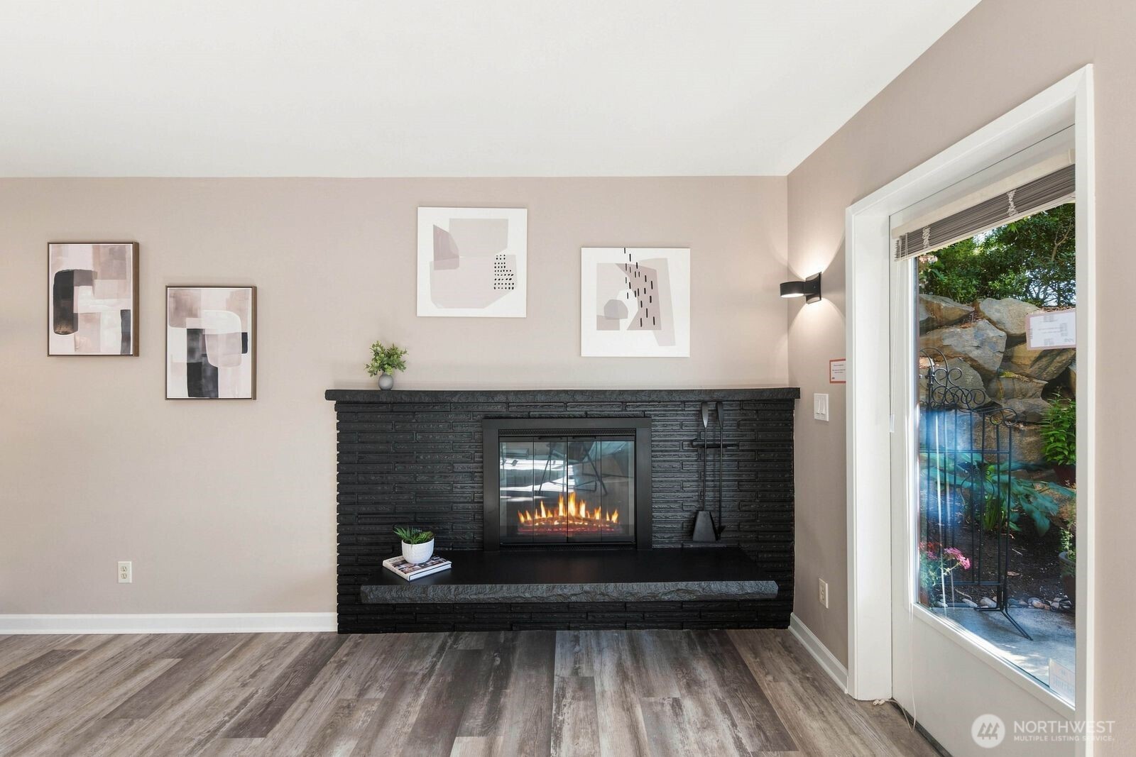 75 E Lynn Street B Property Photo 4