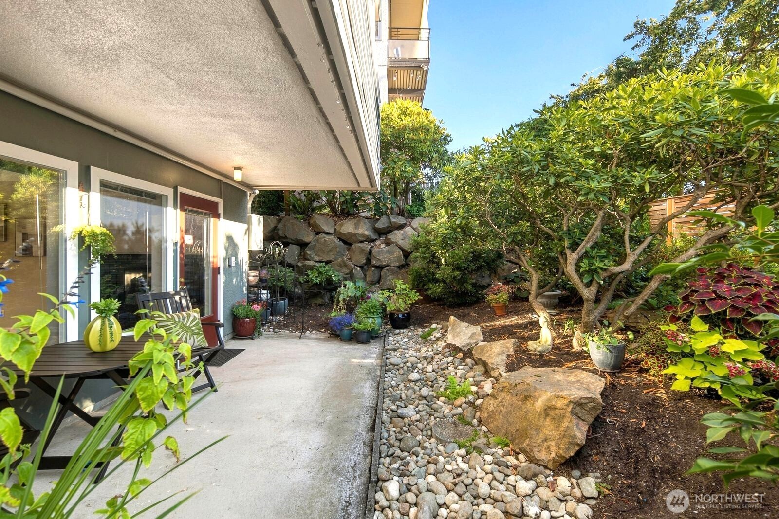 75 E Lynn Street B Property Photo 6