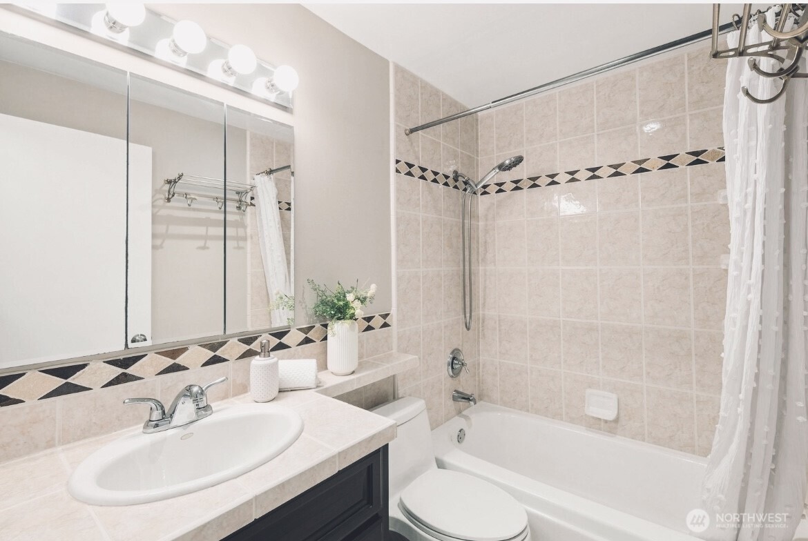 75 E Lynn Street B Property Photo 21