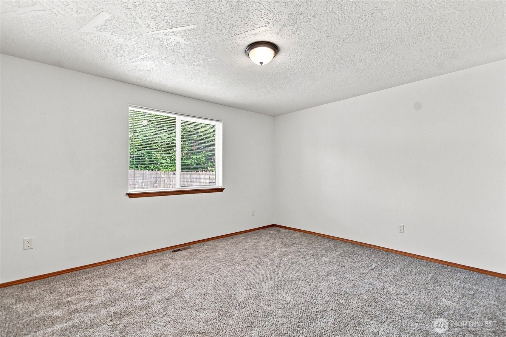 106 Mission Property Photo 14
