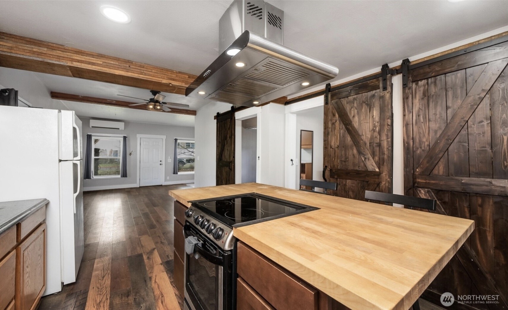 1270 Retsil Road Property Photo 3