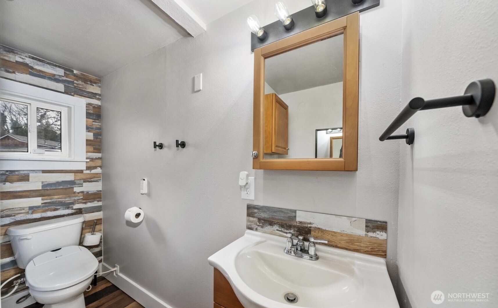 1270 Retsil Road Property Photo 11
