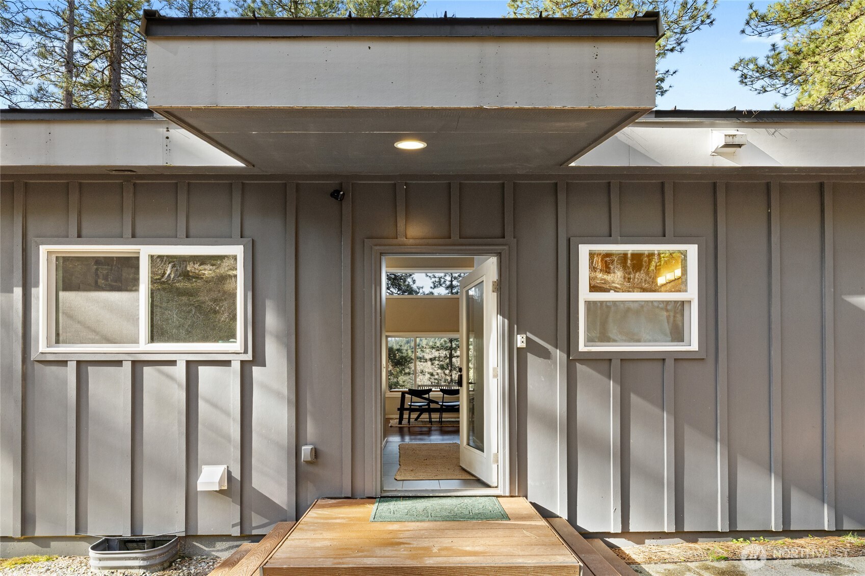 5910 Teanaway Road Property Photo 2