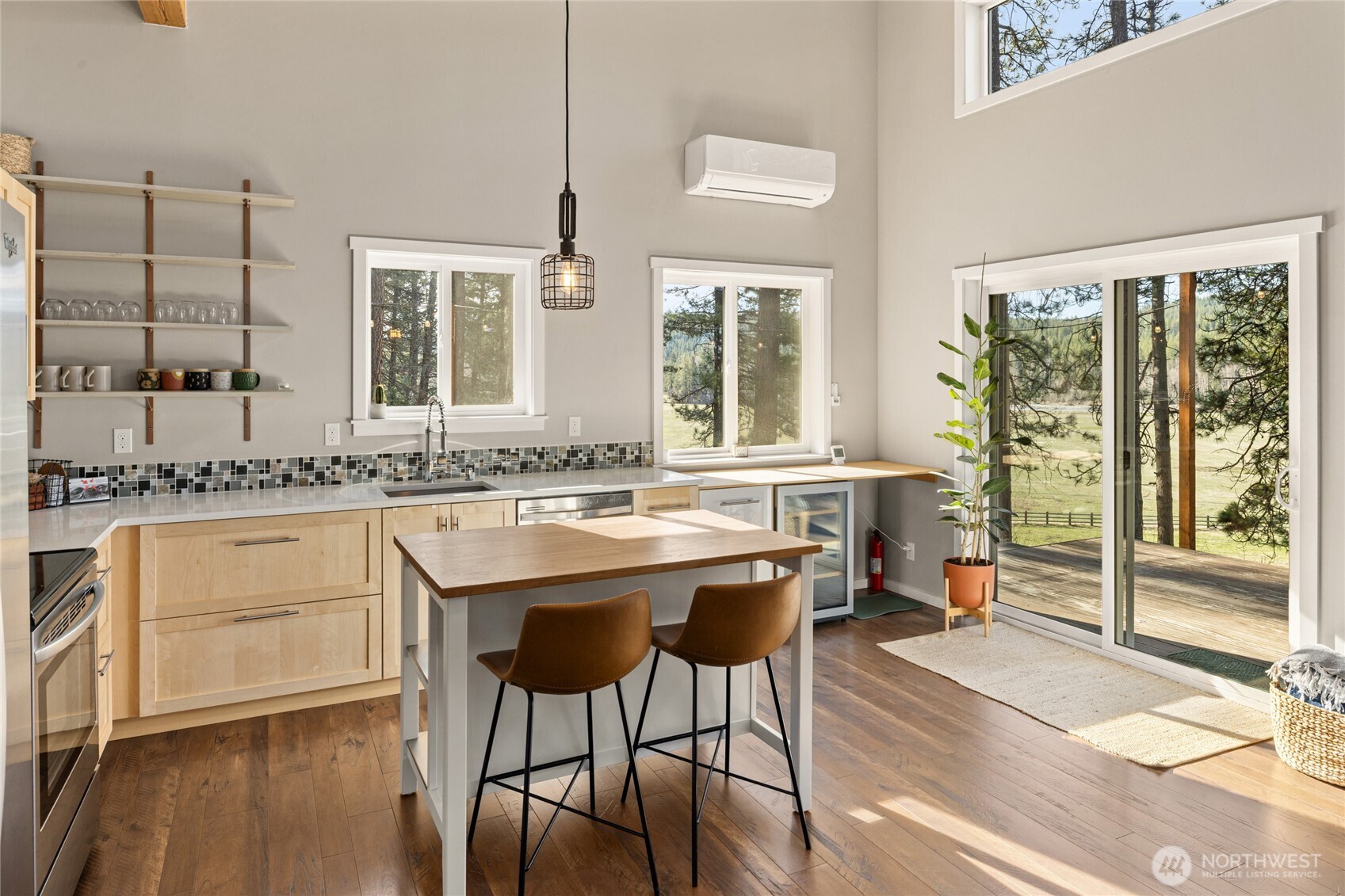 5910 Teanaway Road Property Photo 7