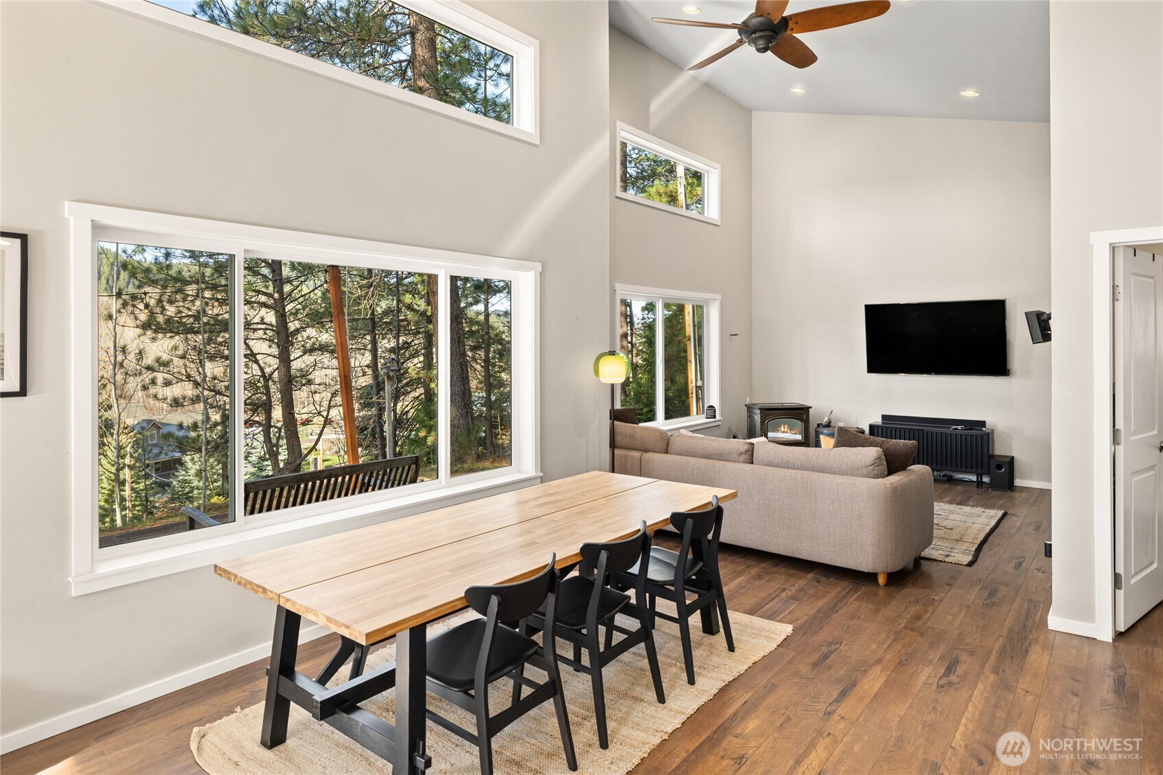 5910 Teanaway Road Property Photo 13