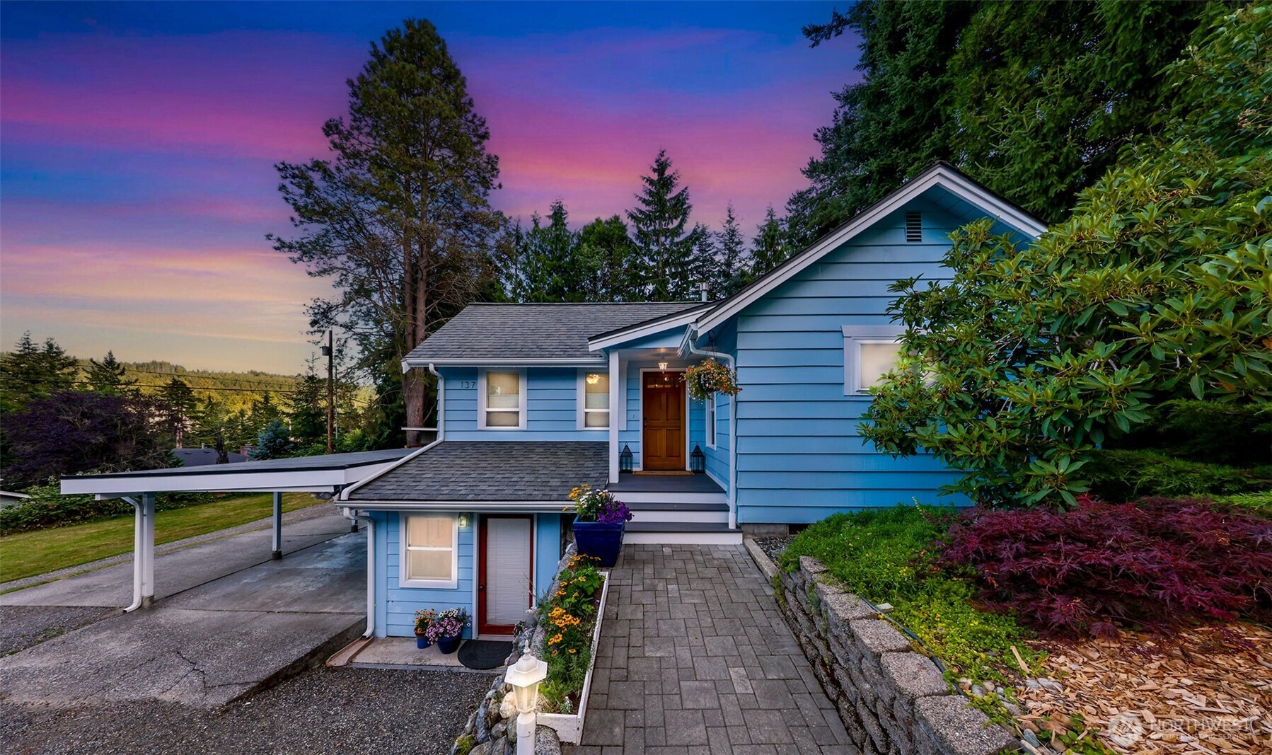 137 33rd Street Property Photo 1