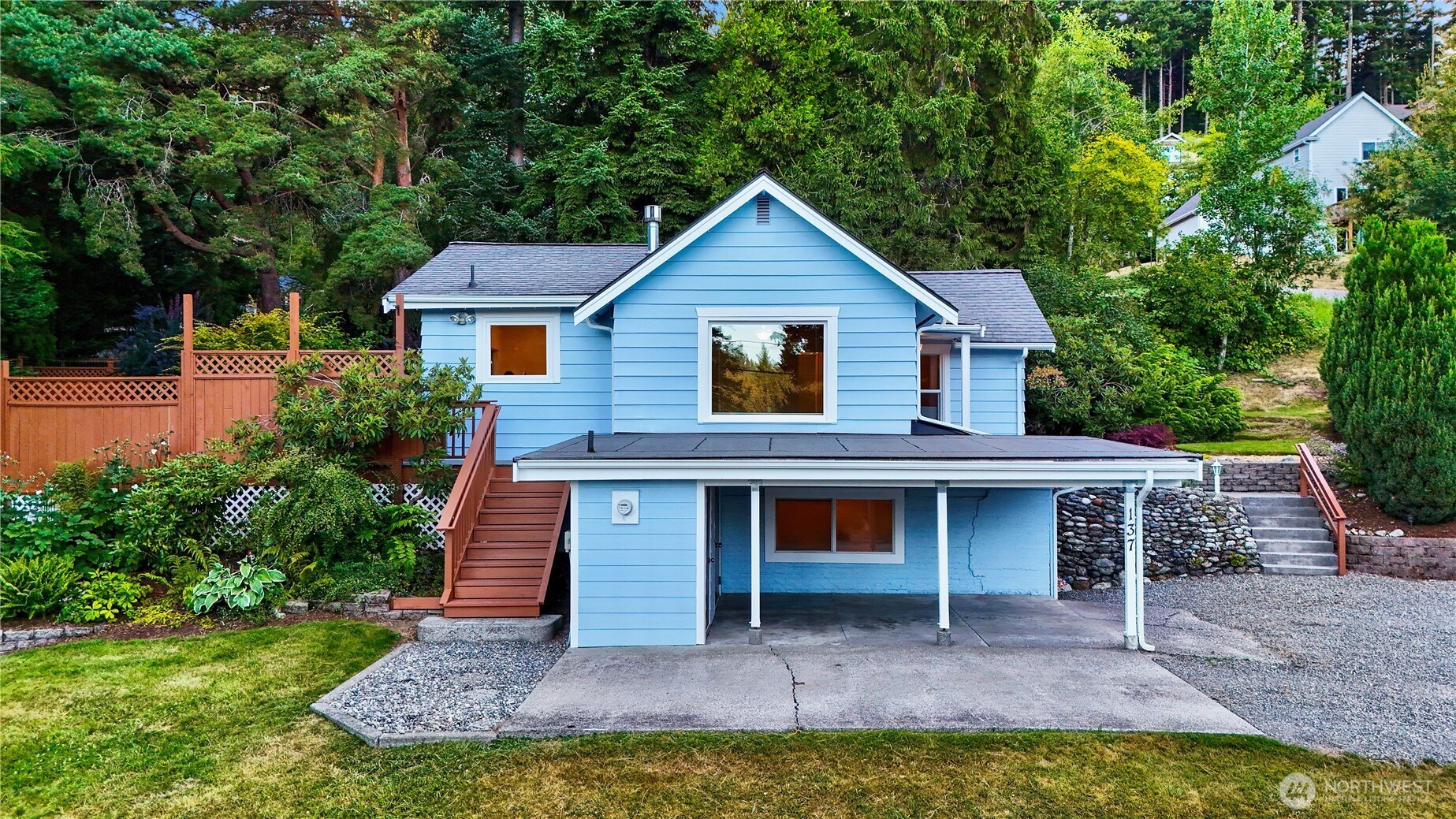 137 33rd Street Property Photo 8