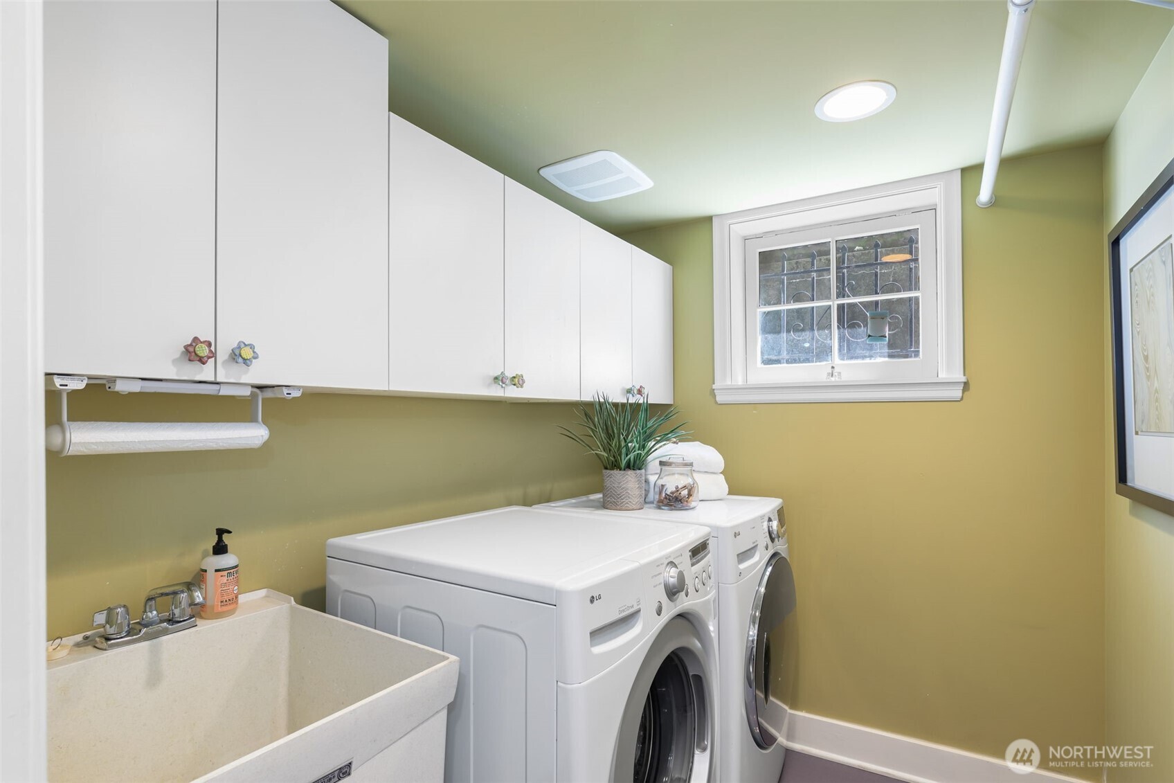 431 Smith Street Property Photo 22