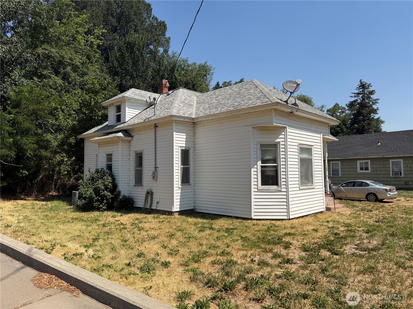 203 E Patit Street Property Photo 1