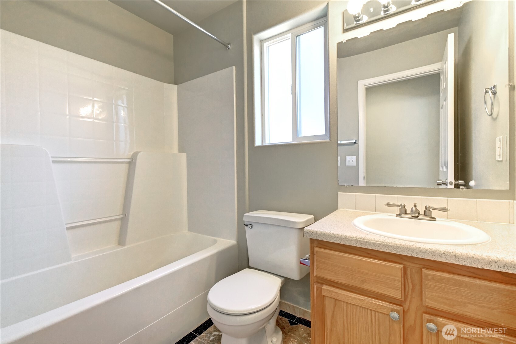 1608 E 66th Property Photo 4