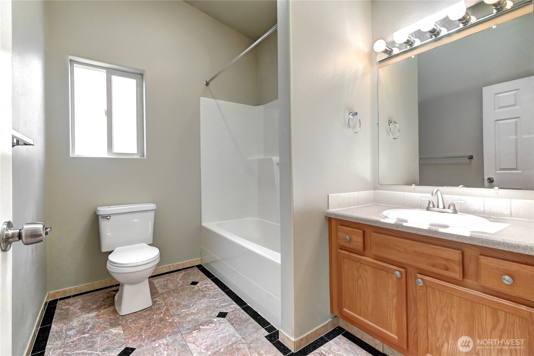 1608 E 66th Property Photo 11