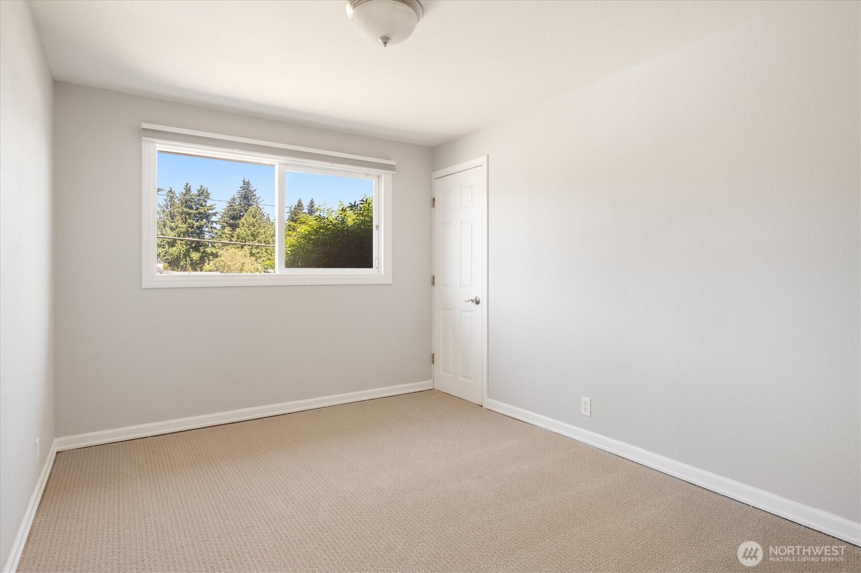 605 S 198th Street Property Photo 25