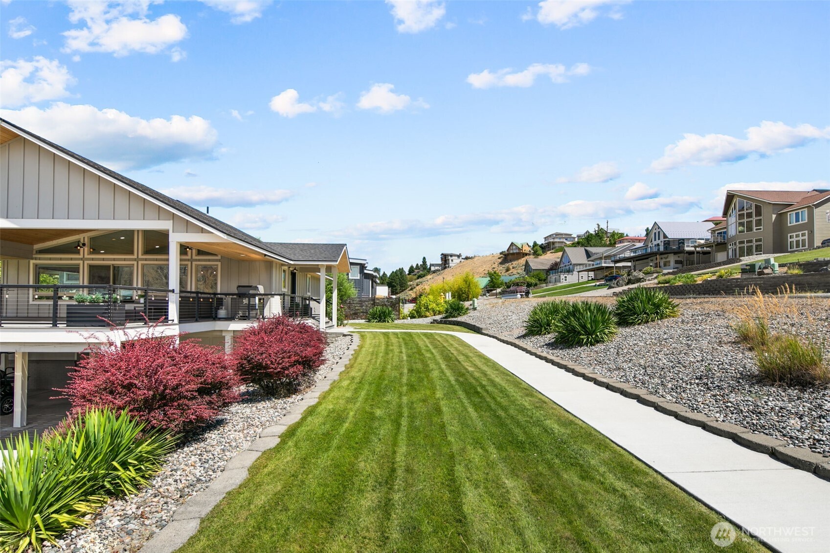 365 W Beach Drive Property Photo 4