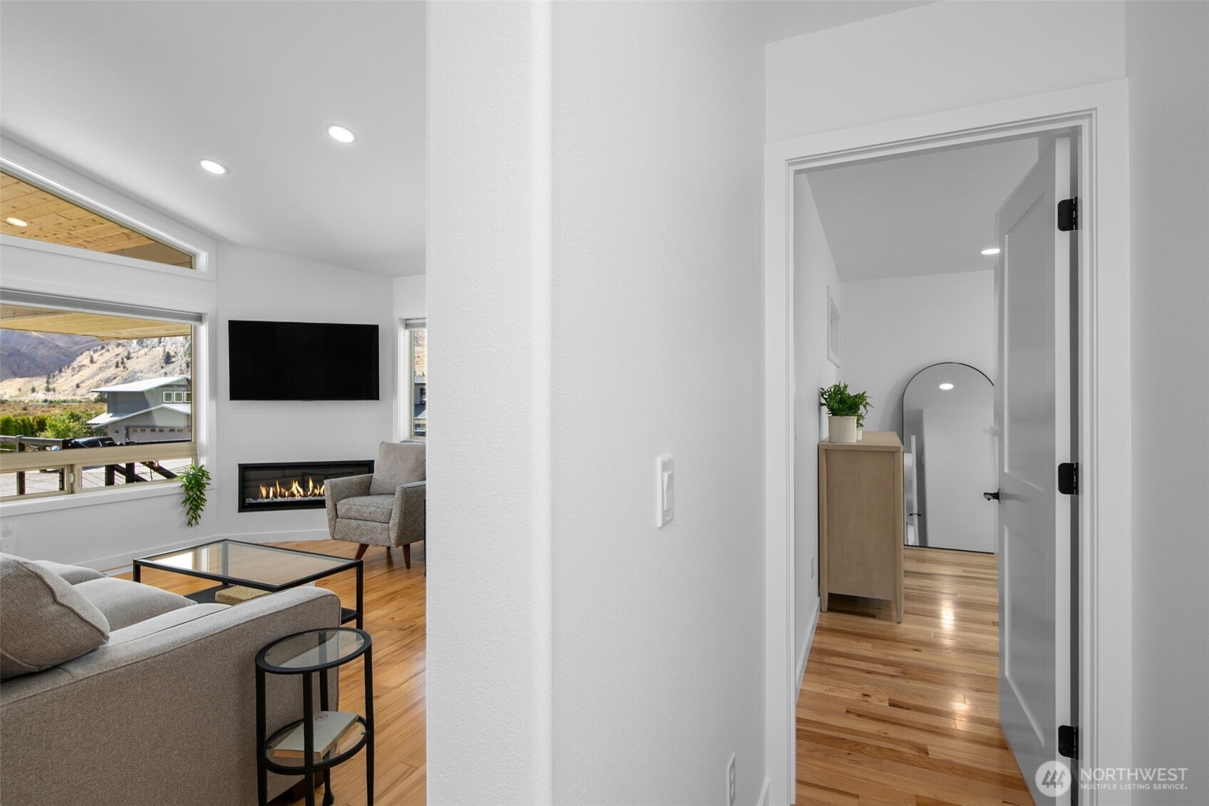 365 W Beach Drive Property Photo 14