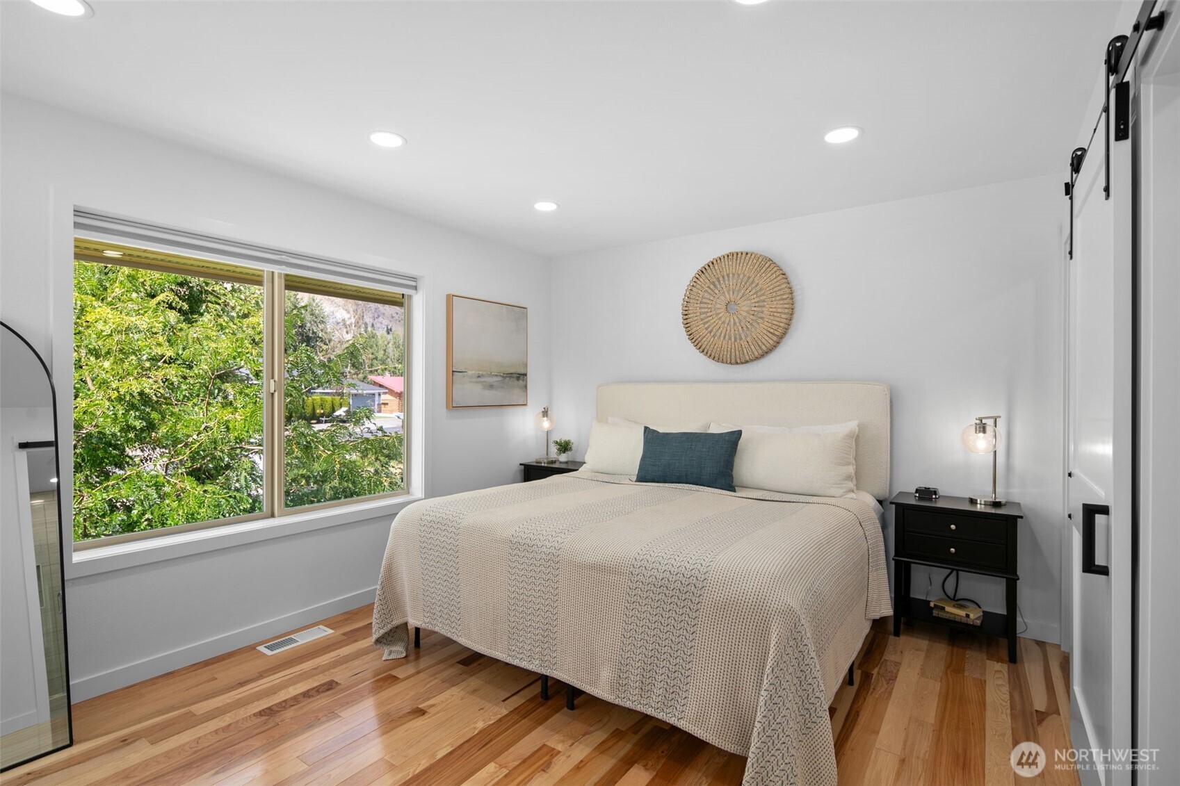 365 W Beach Drive Property Photo 16