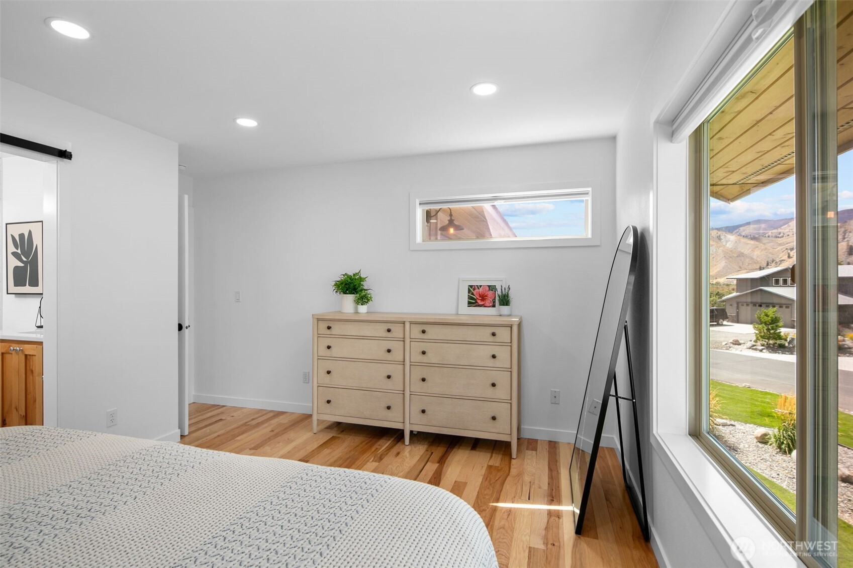 365 W Beach Drive Property Photo 17