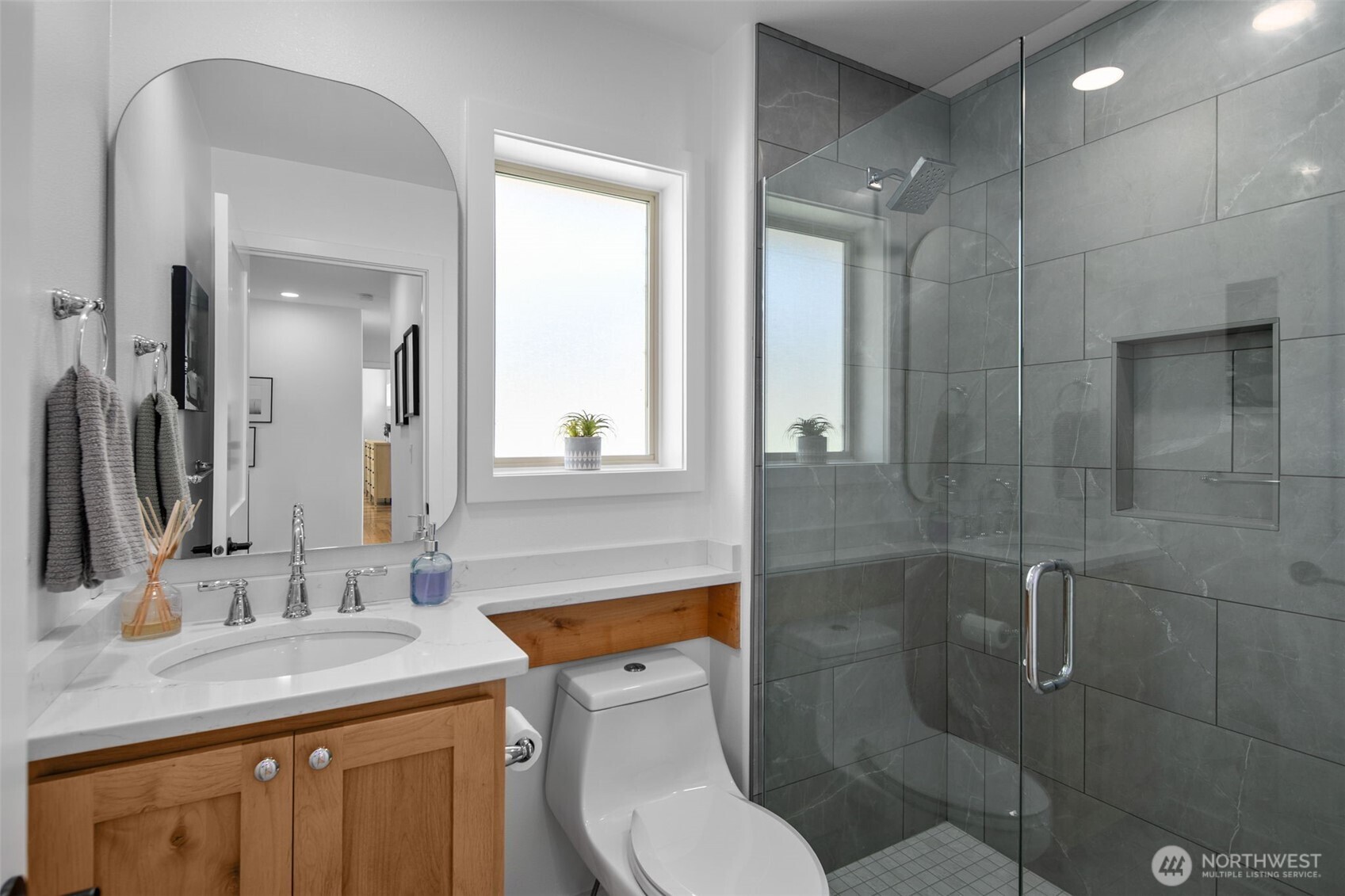 365 W Beach Drive Property Photo 21
