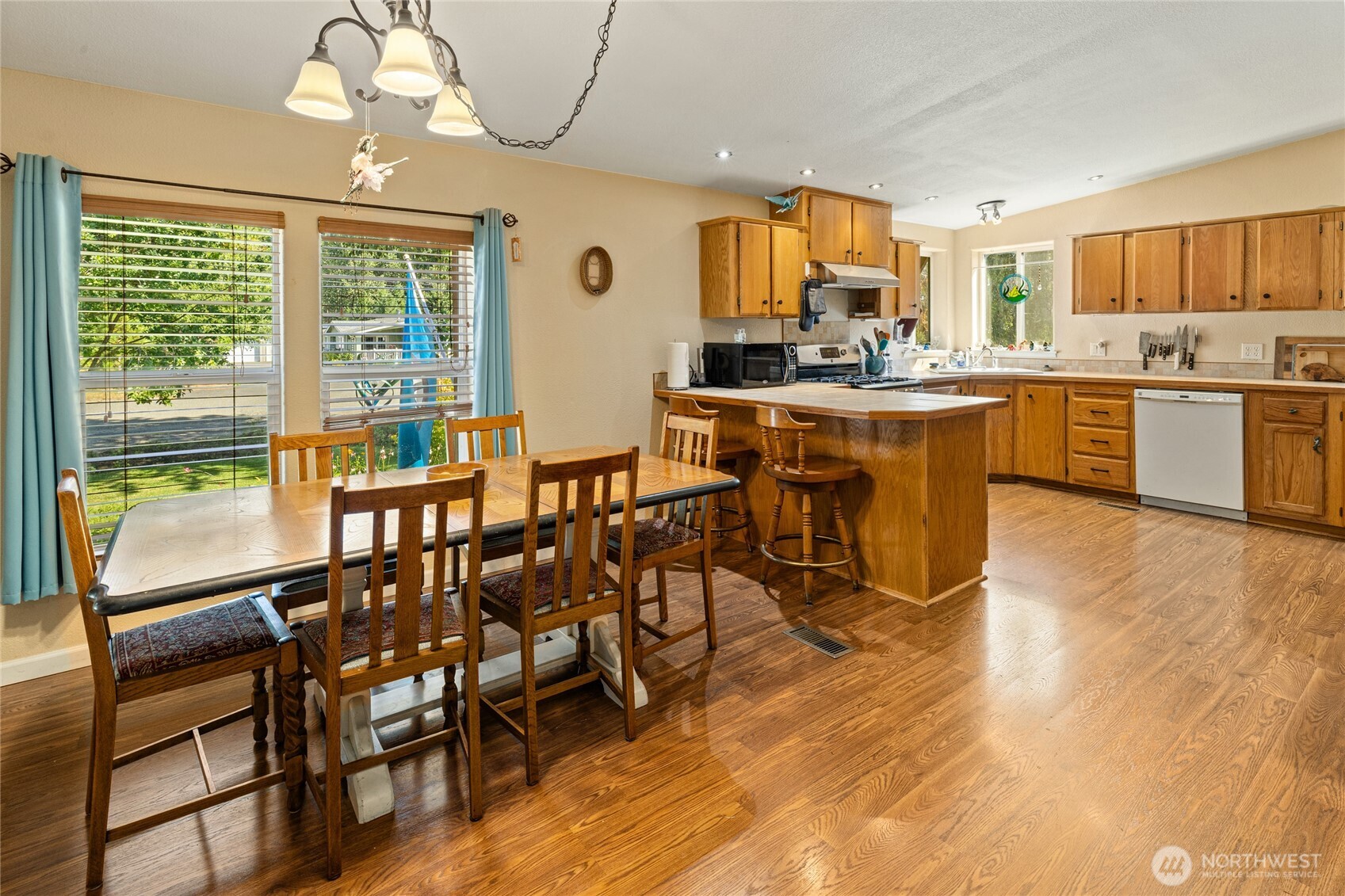 813 1/2 Broadway Avenue Property Photo 15