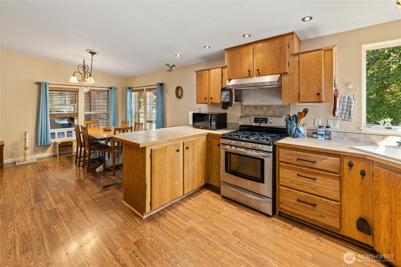 813 1/2 Broadway Avenue Property Photo 18