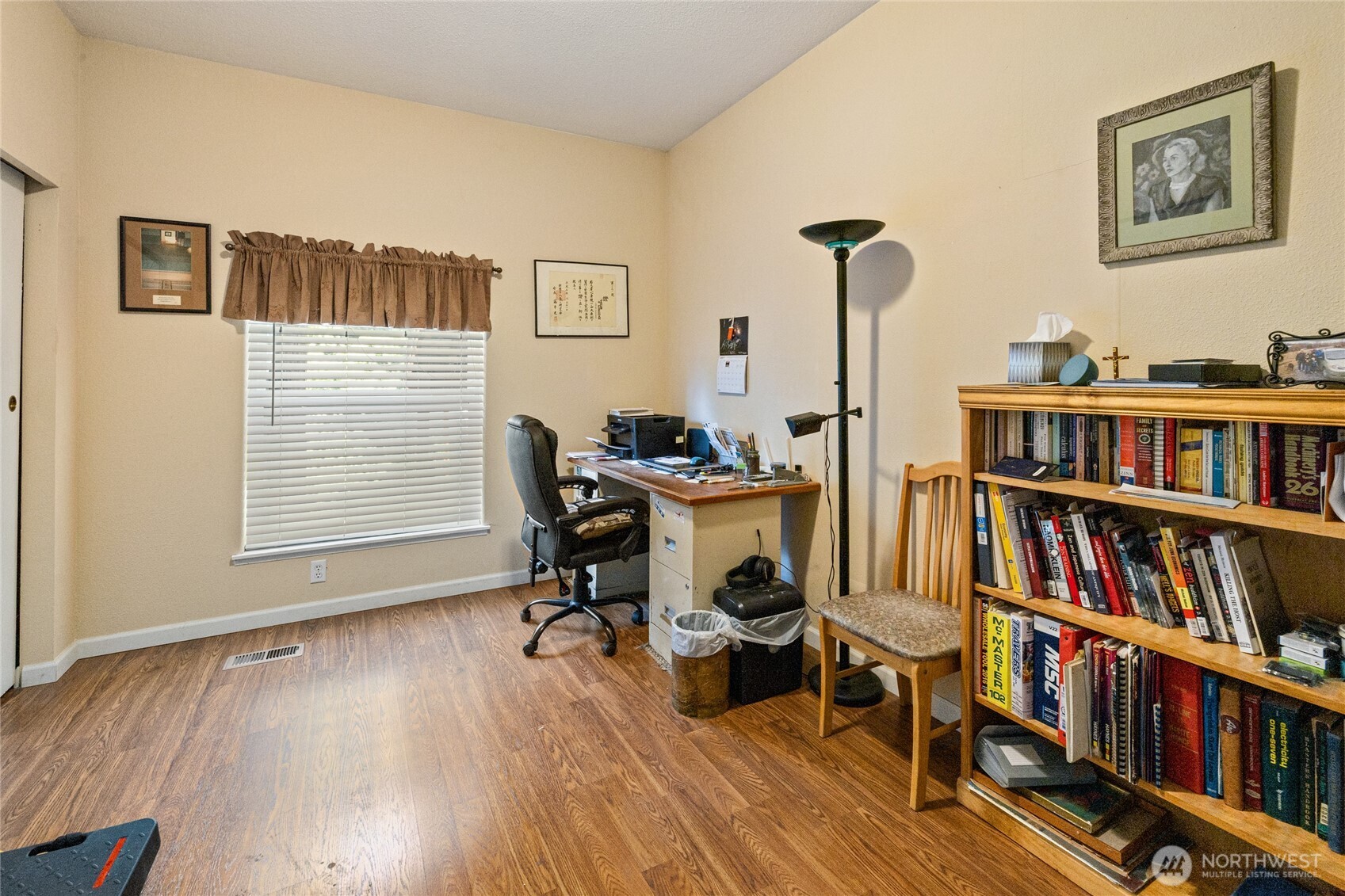 813 1/2 Broadway Avenue Property Photo 28