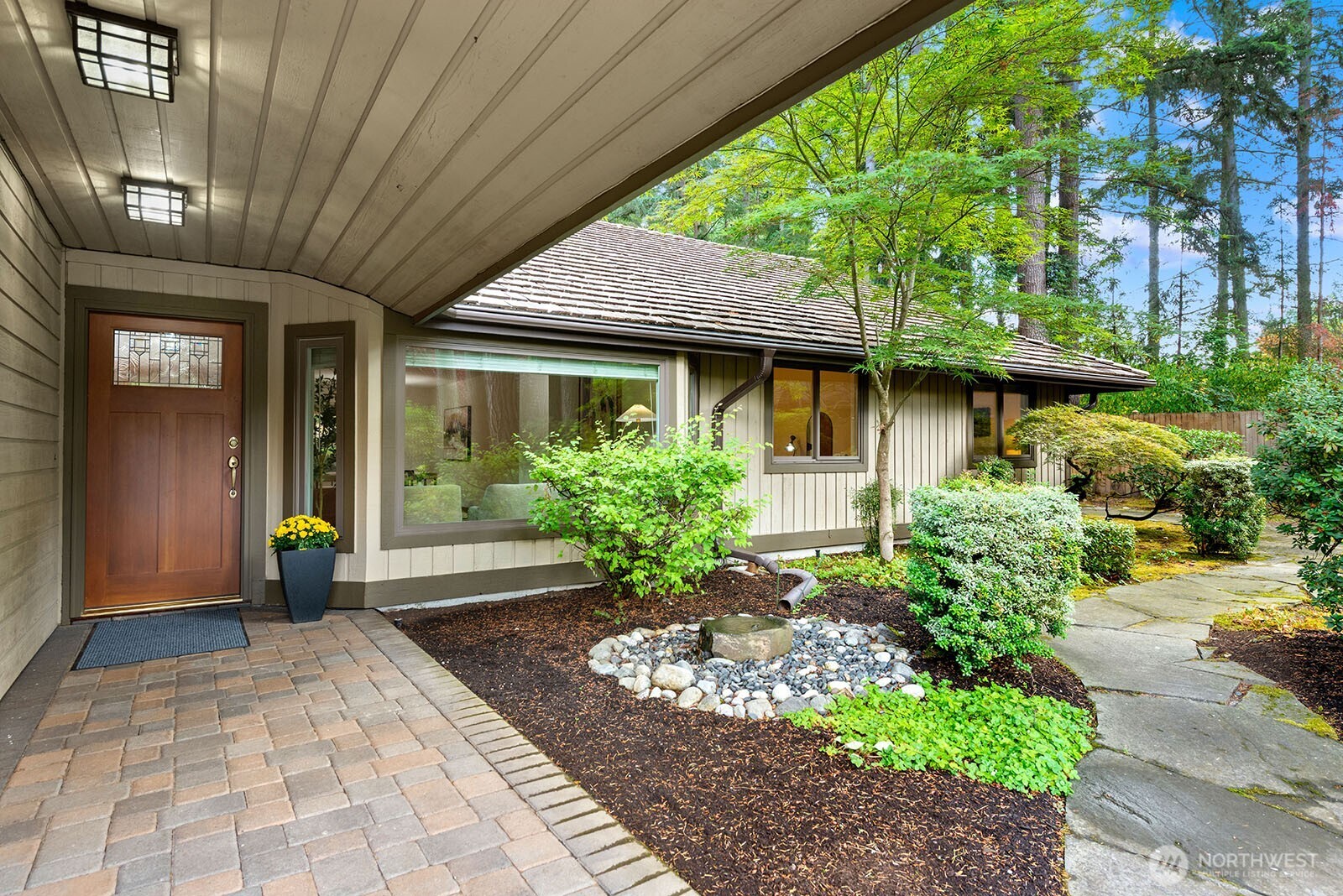 2043 215th Place Property Photo 2