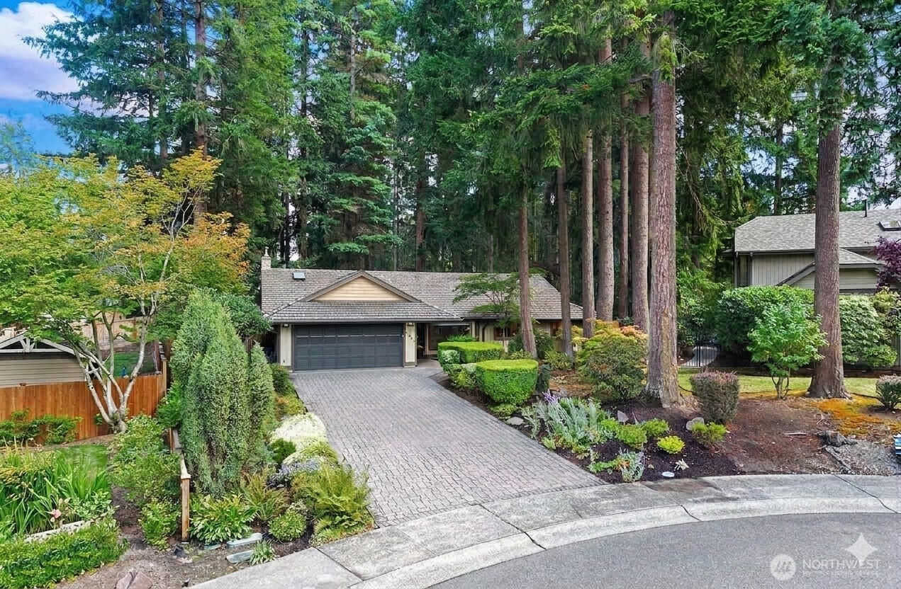 2043 215th Place Property Photo 3