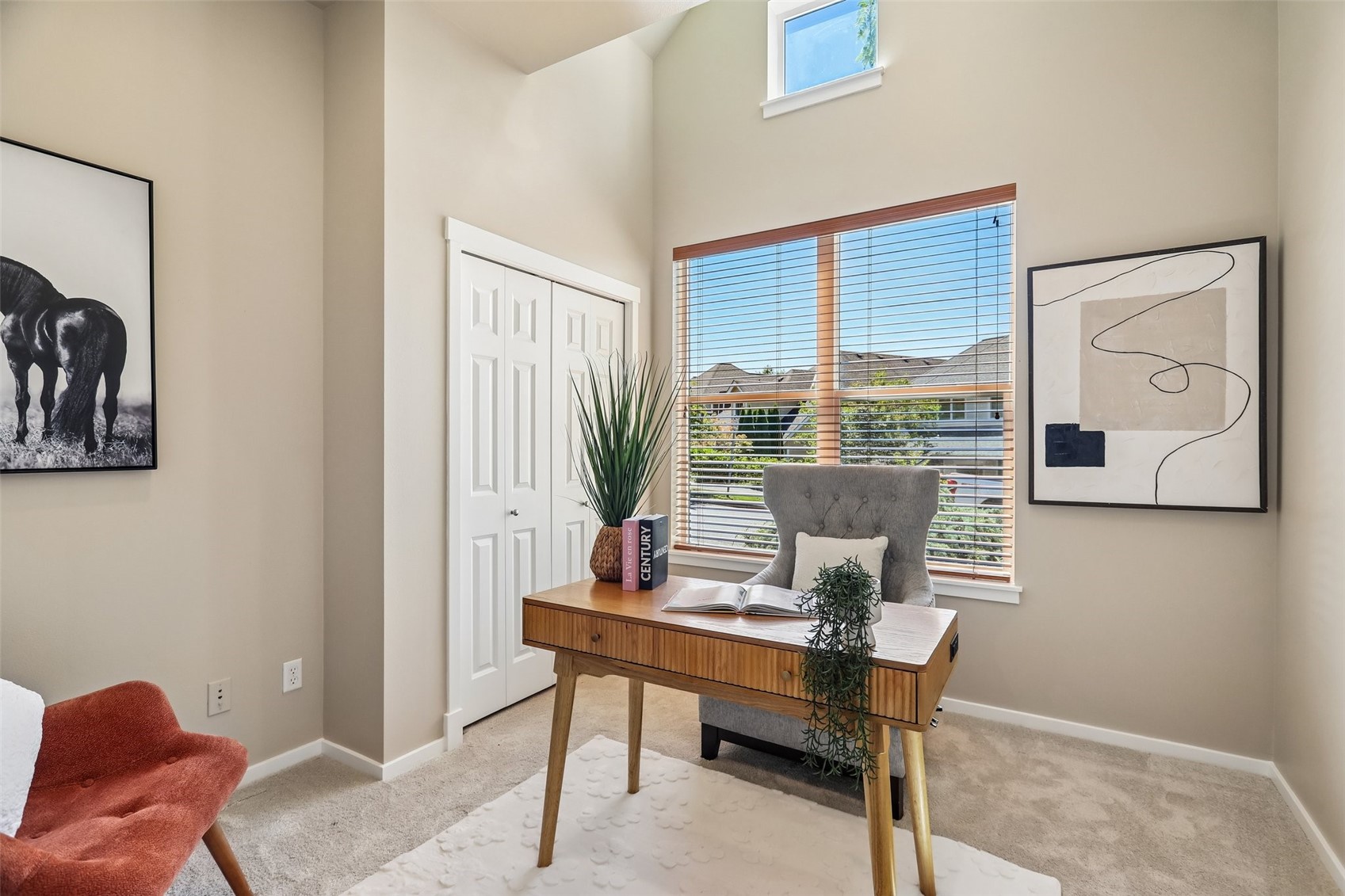 2528 Larchmount Dr Ne Property Photo 4