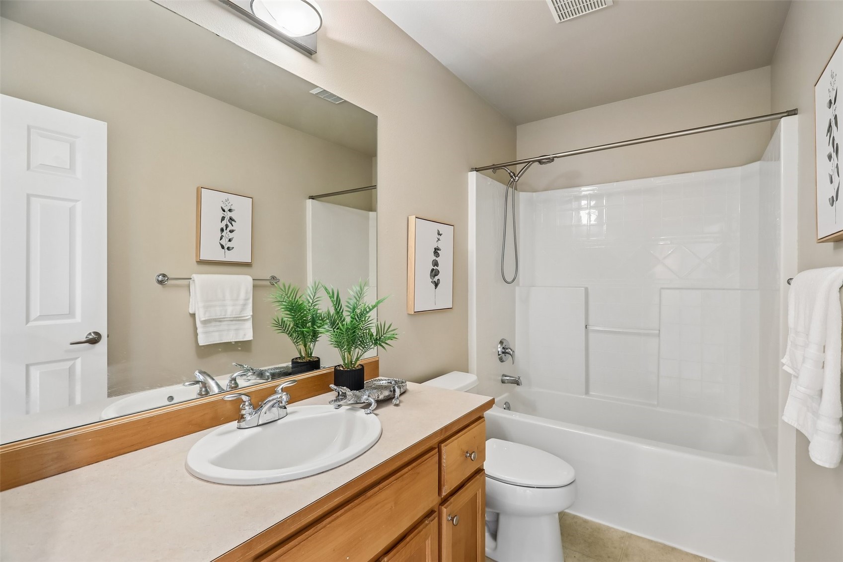 2528 Larchmount Dr Ne Property Photo 23