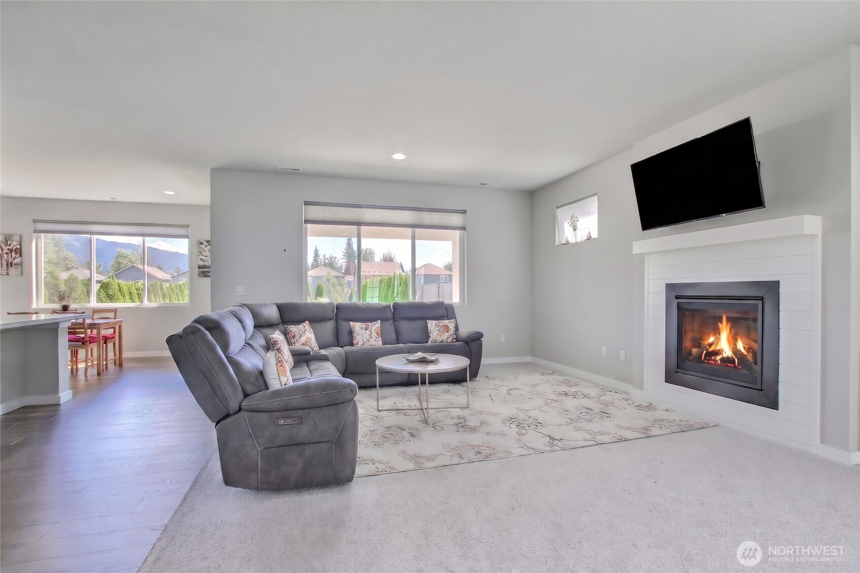 936 Yew Avenue Property Photo 3