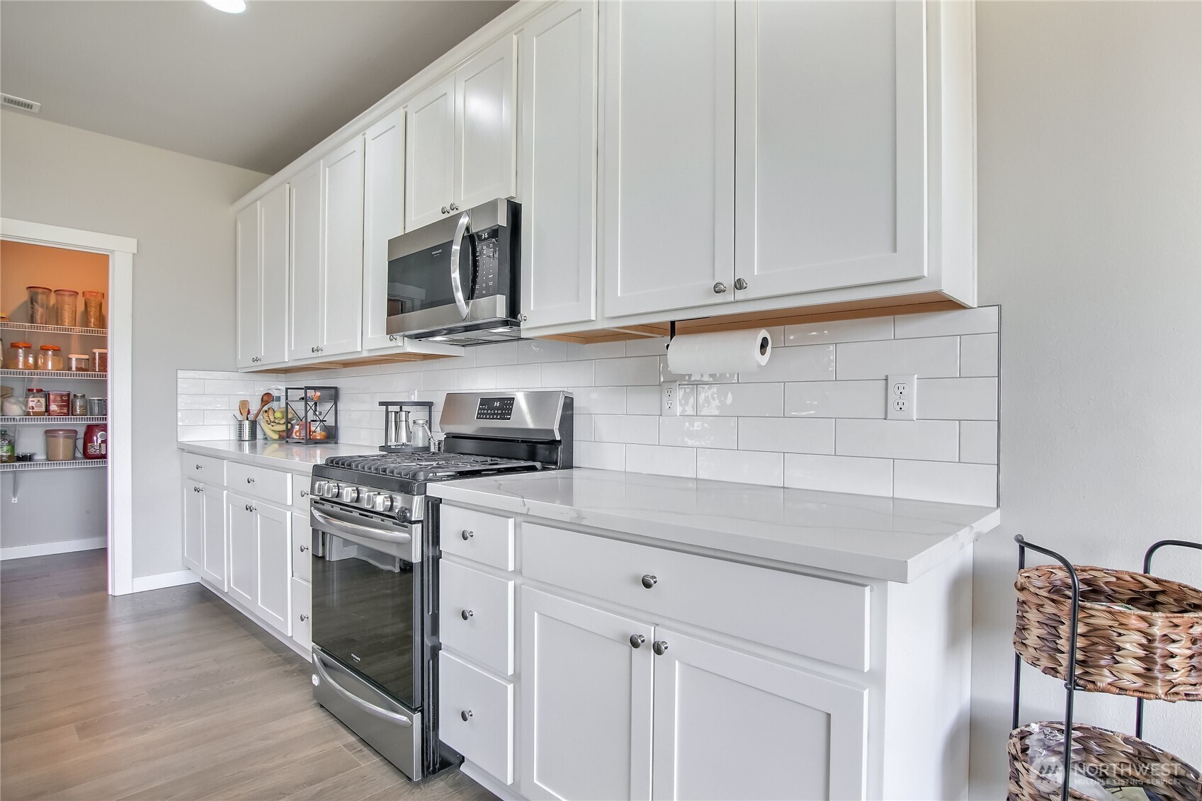 936 Yew Avenue Property Photo 7