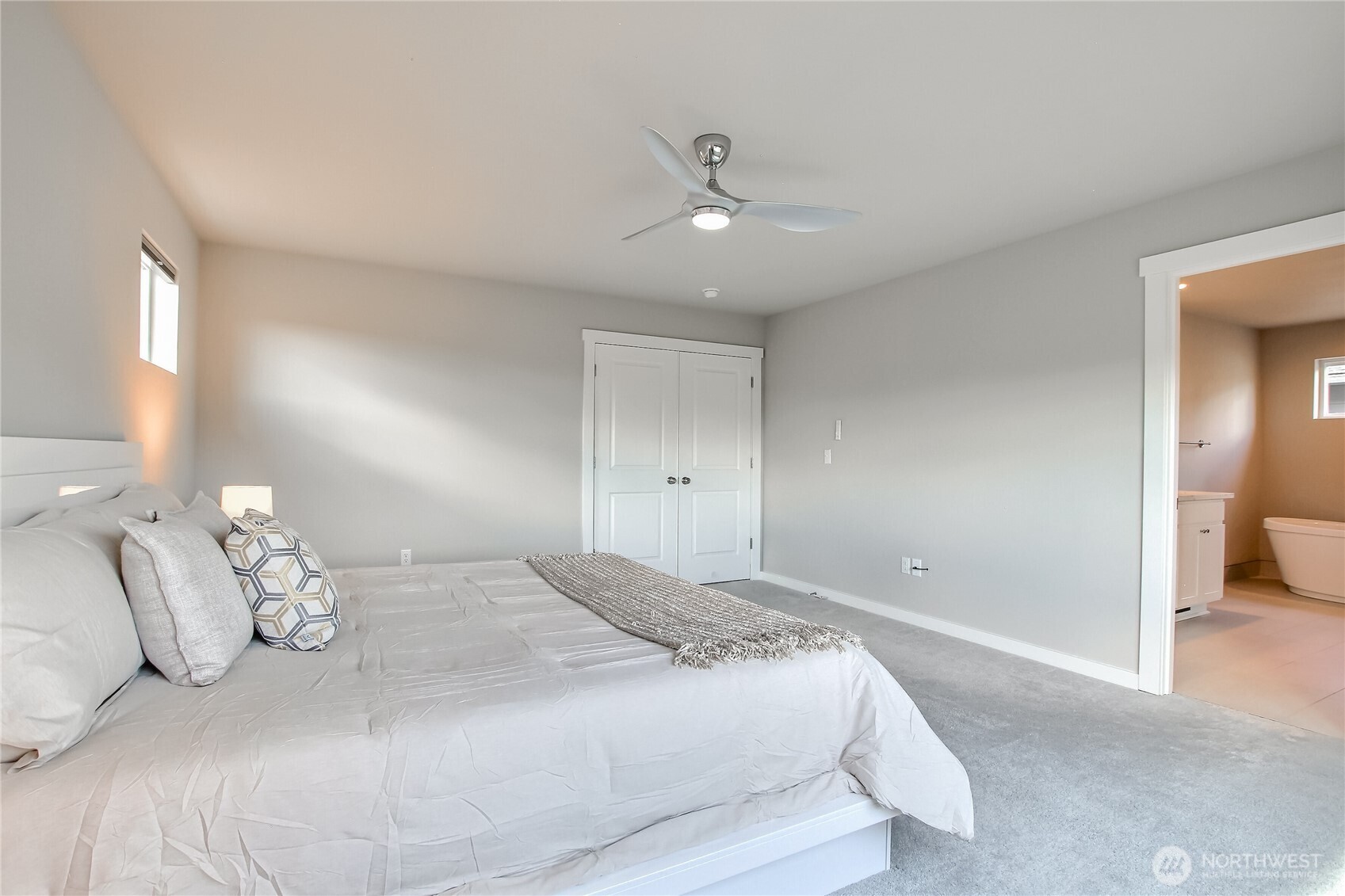 936 Yew Avenue Property Photo 13