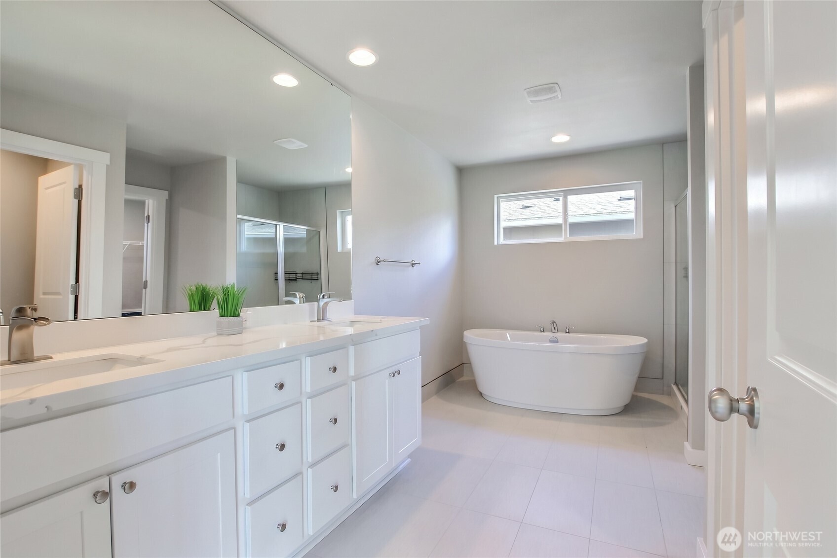 936 Yew Avenue Property Photo 14