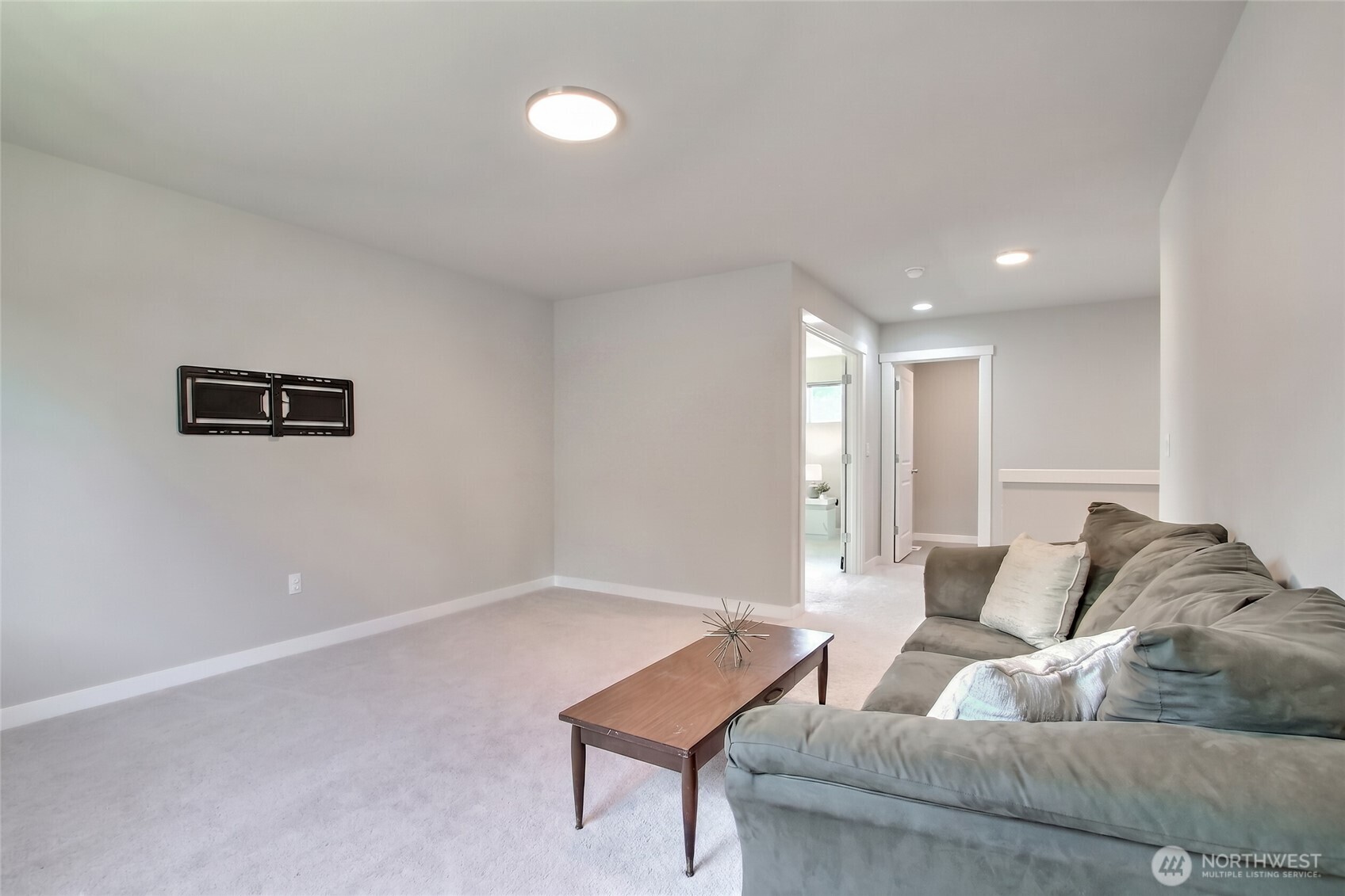936 Yew Avenue Property Photo 16