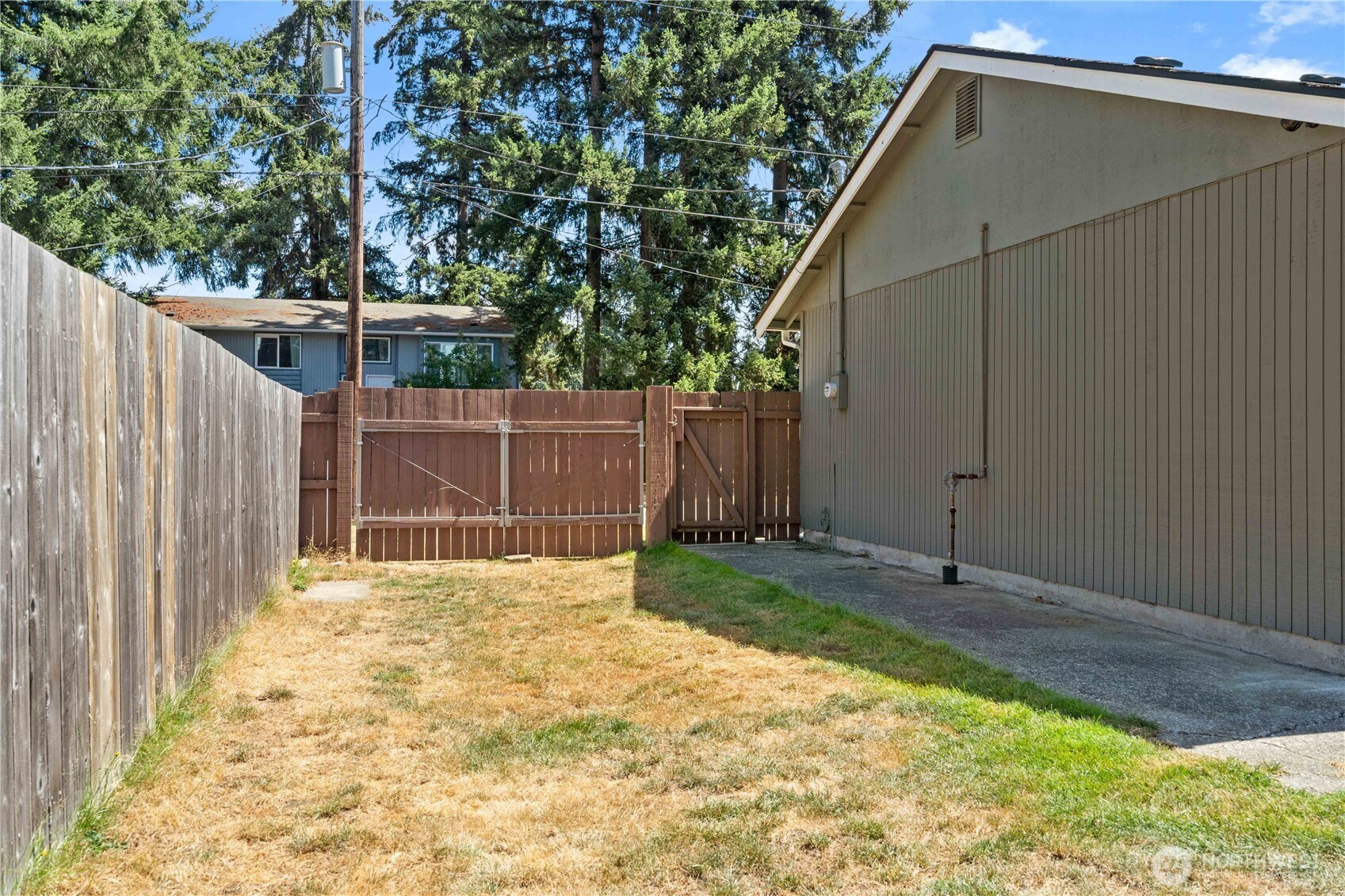 17214 E 9th Ave Property Photo 20