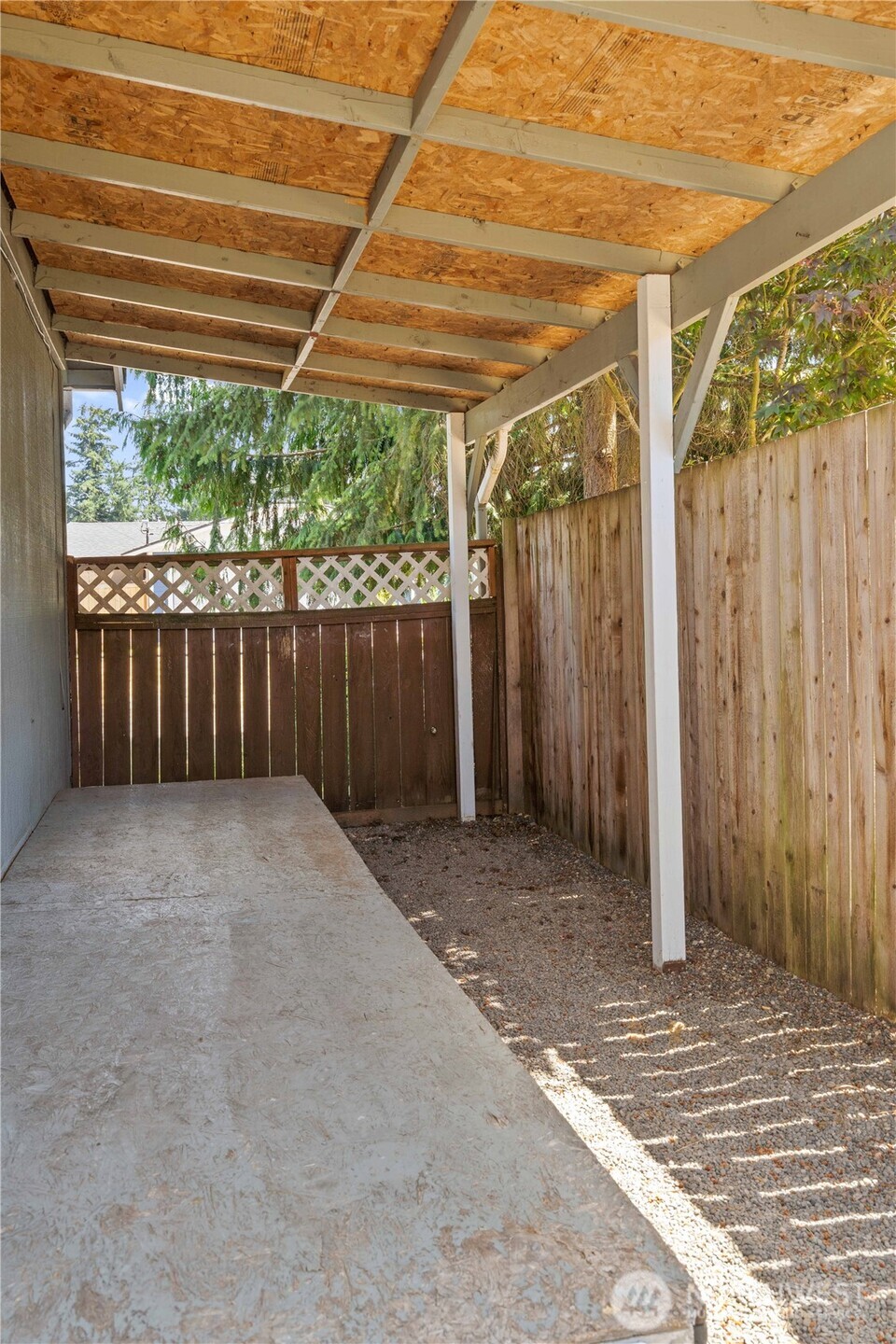 17214 E 9th Ave Property Photo 21