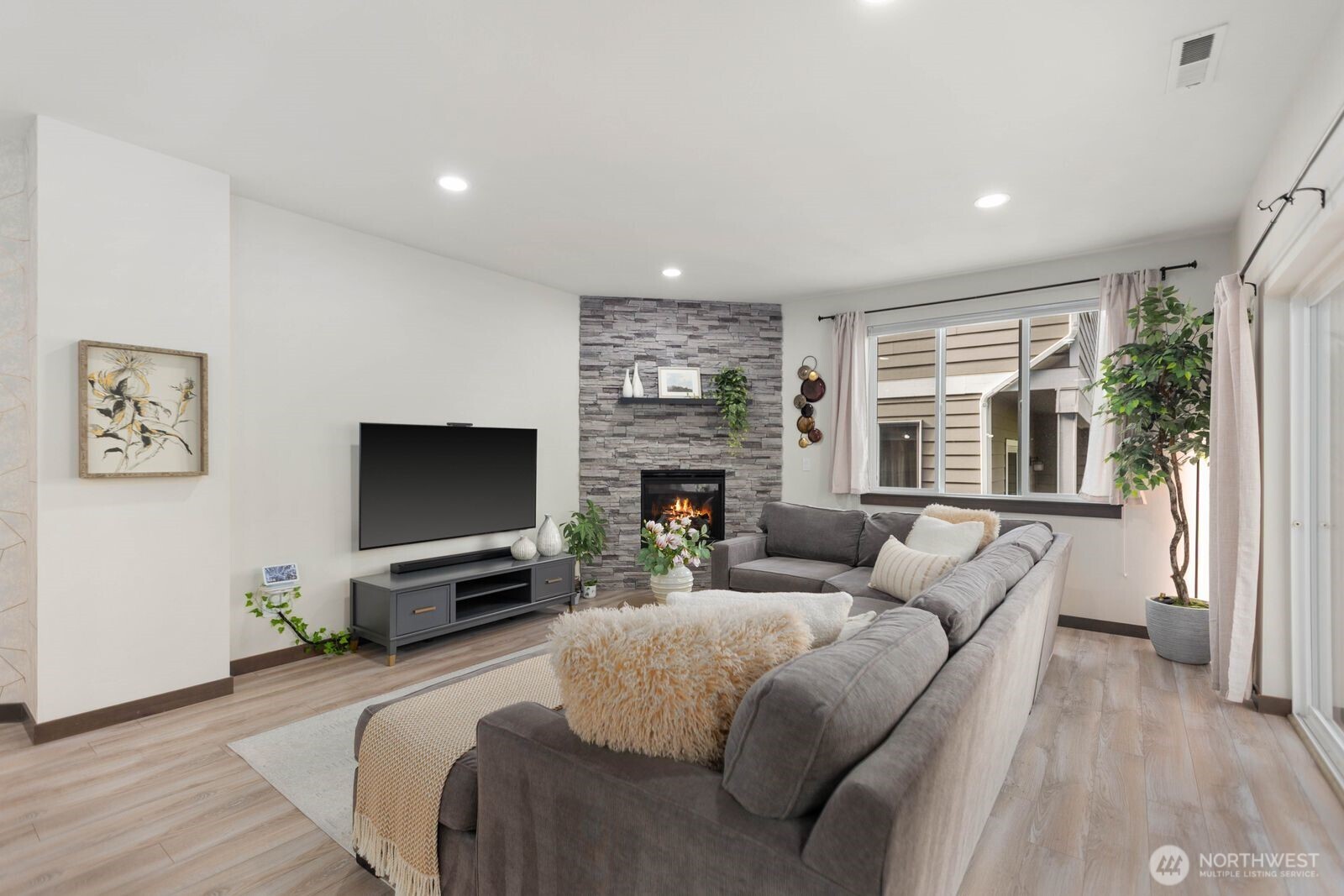 17805 3rd Avenue Property Photo 9